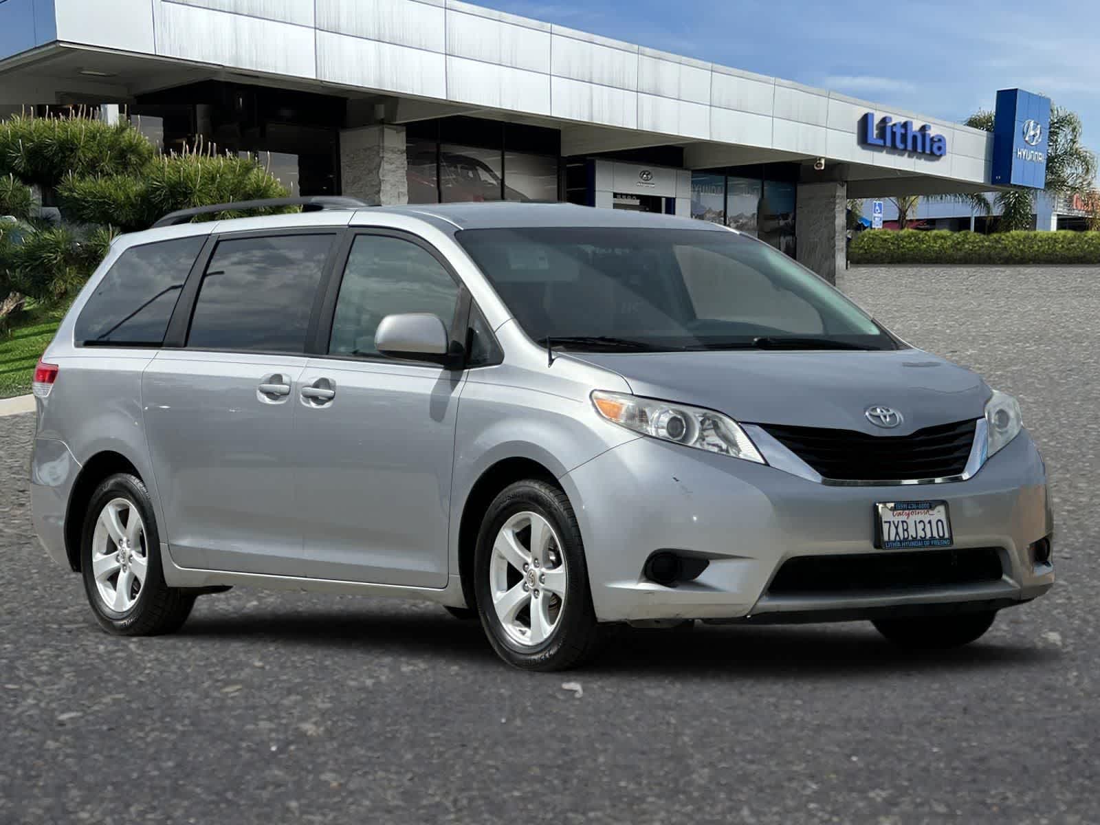Thumbnail: 2012 Toyota Sienna - 10