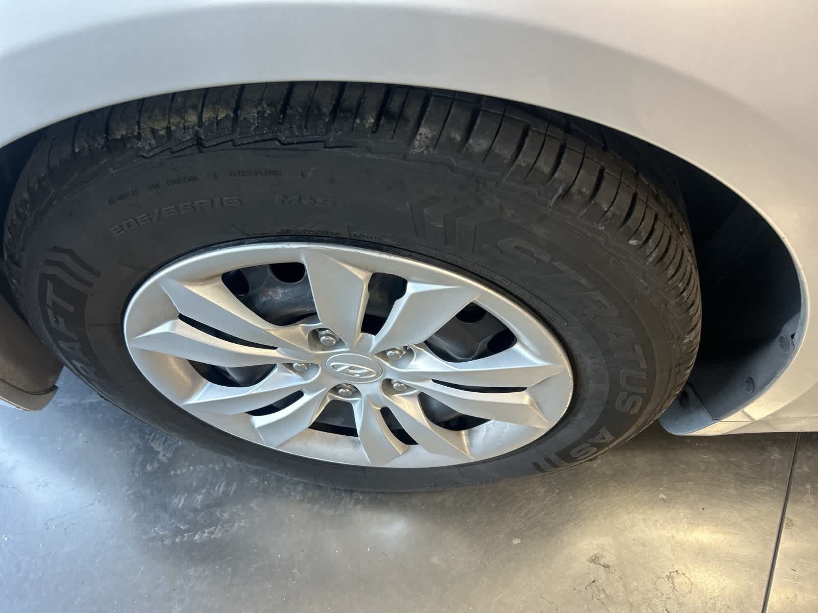 Thumbnail: 2011 Hyundai Sonata - 16