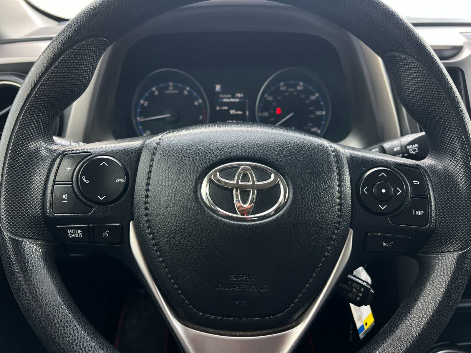 Thumbnail: 2017 Toyota RAV4 - 23