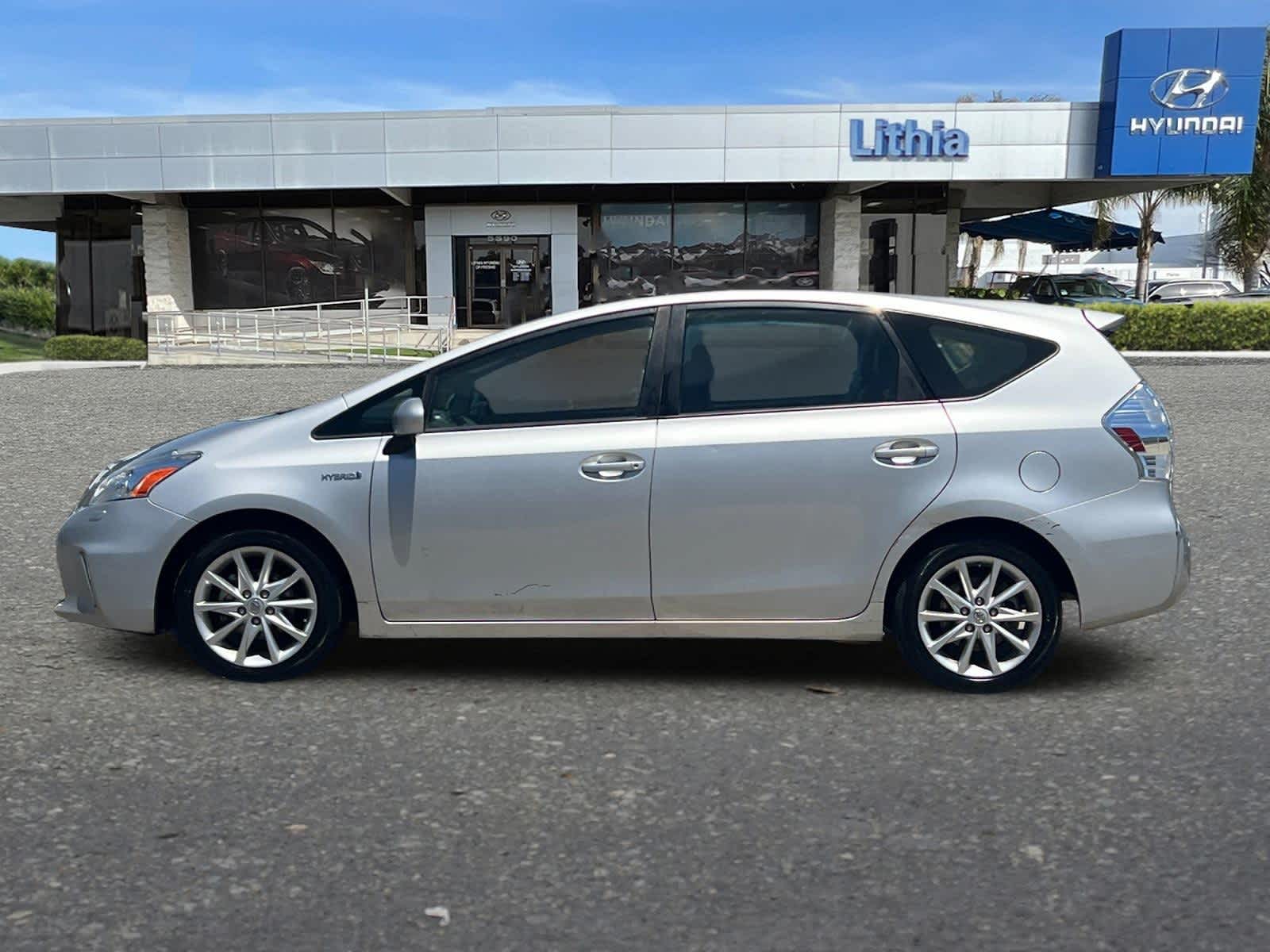 Thumbnail: 2014 Toyota Prius v - 5