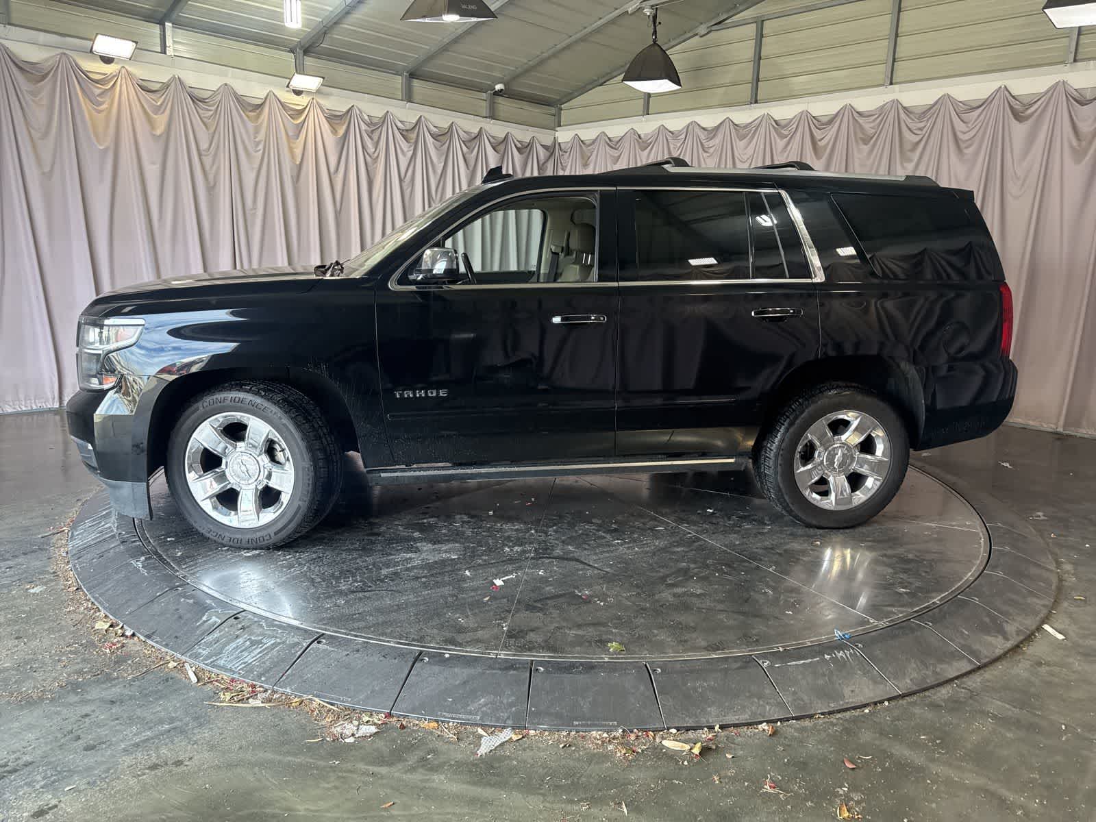 2017 Chevrolet Tahoe Premier photo 3