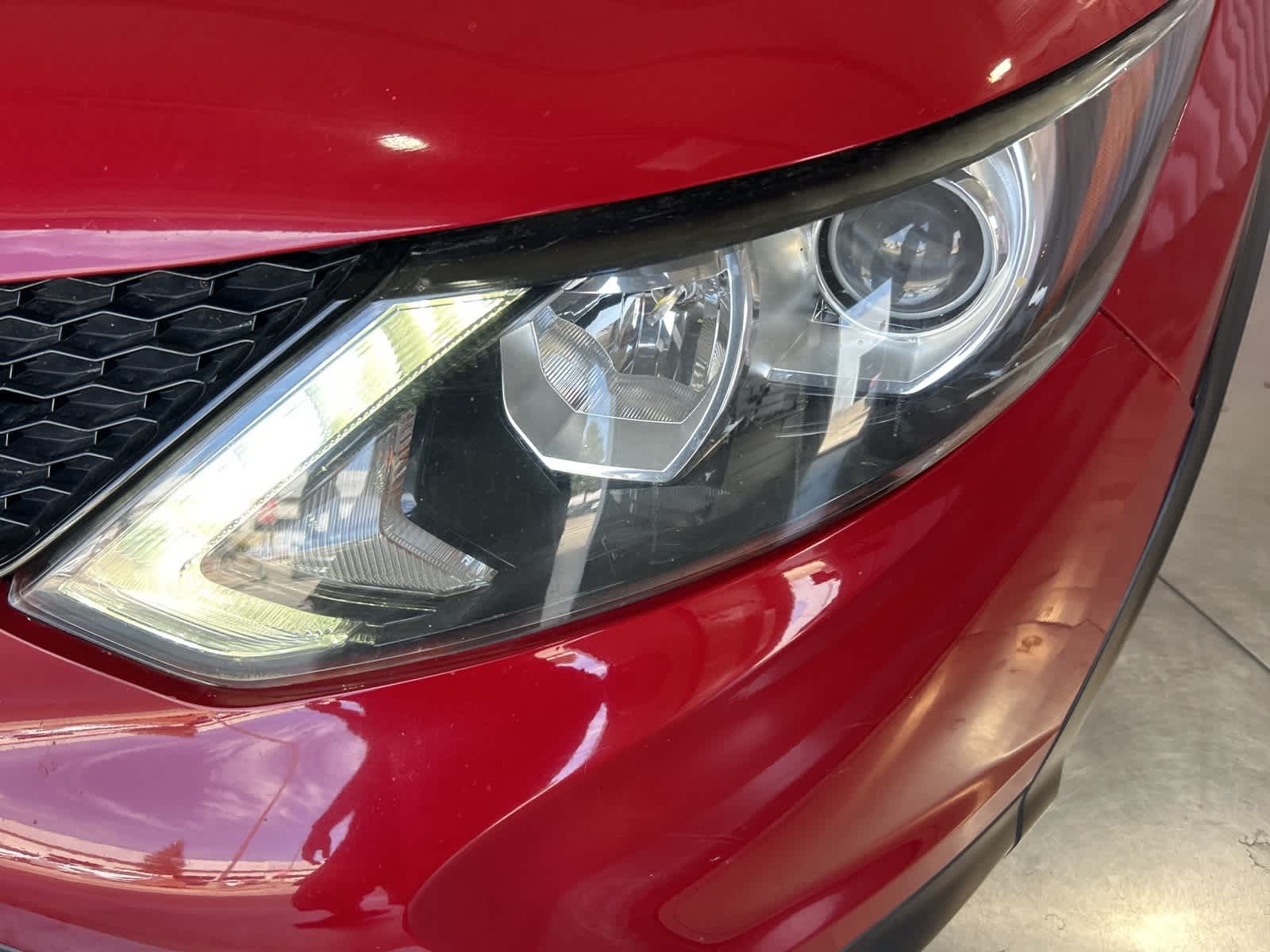 2018 Nissan Rogue Sport S photo 2