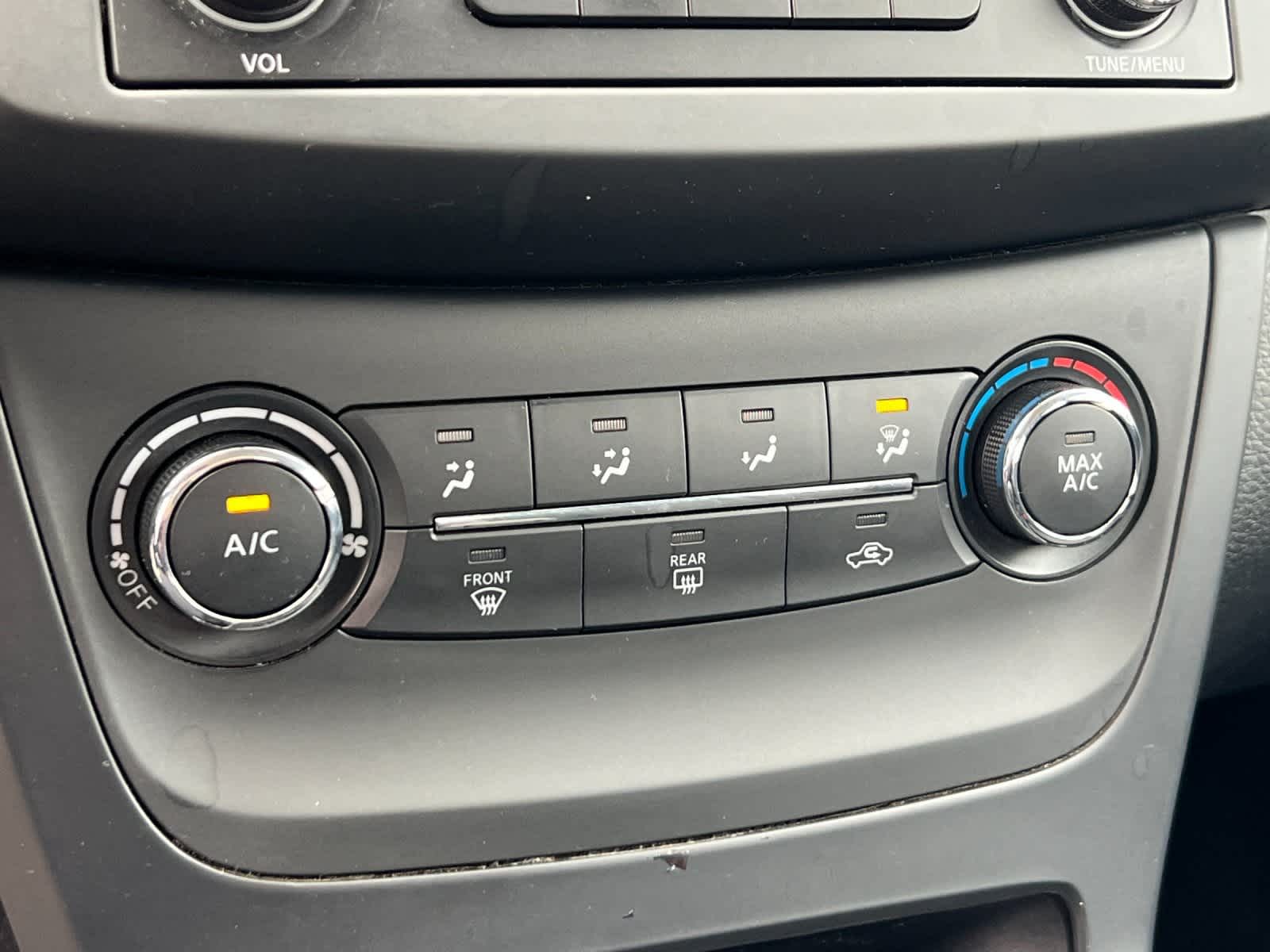 Thumbnail: 2016 Nissan Sentra - 18