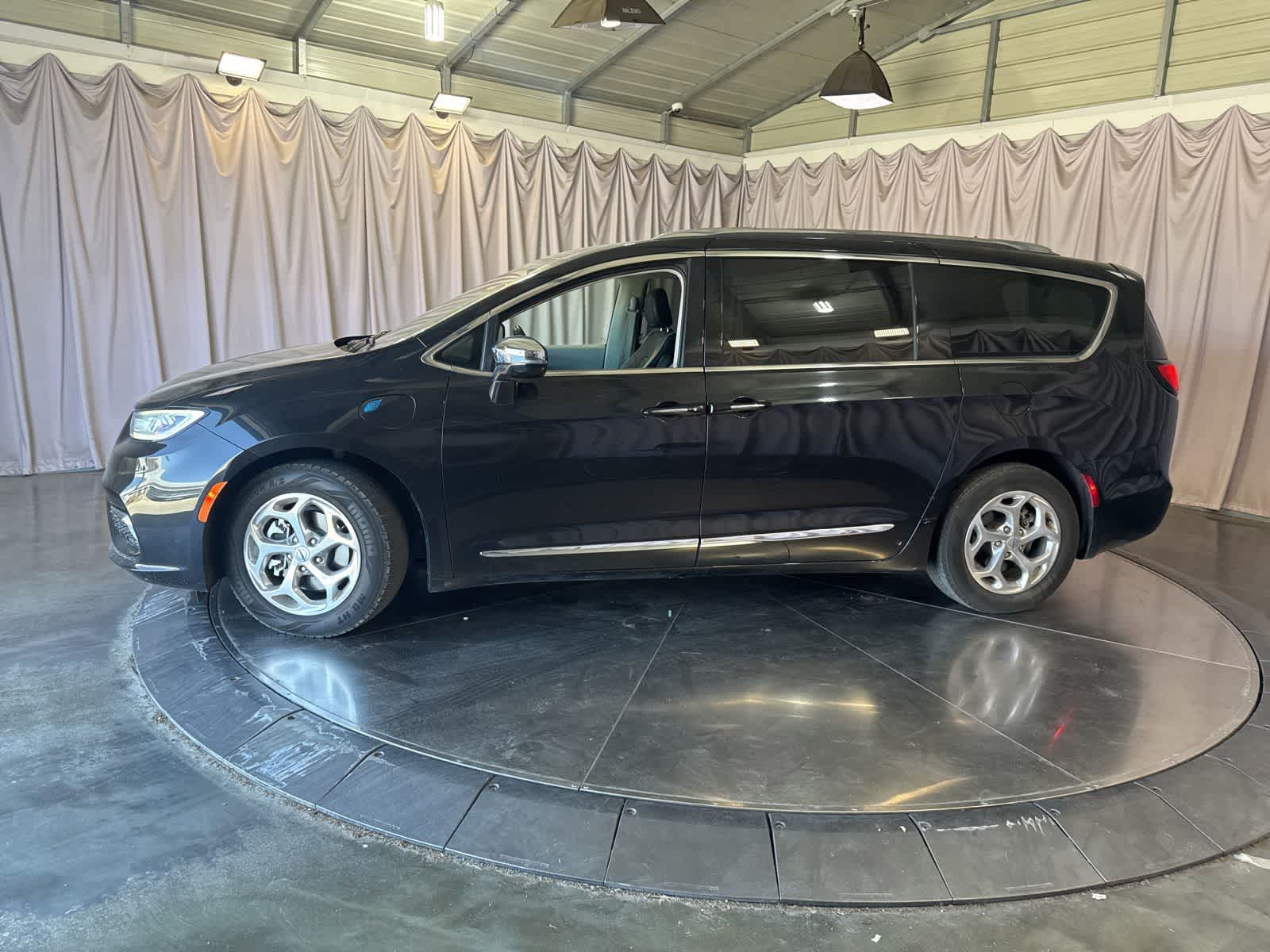 Thumbnail: 2021 Chrysler Pacifica - 4