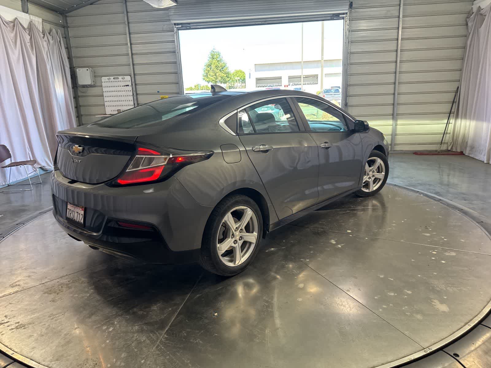 Thumbnail: 2017 Chevrolet Volt - 4