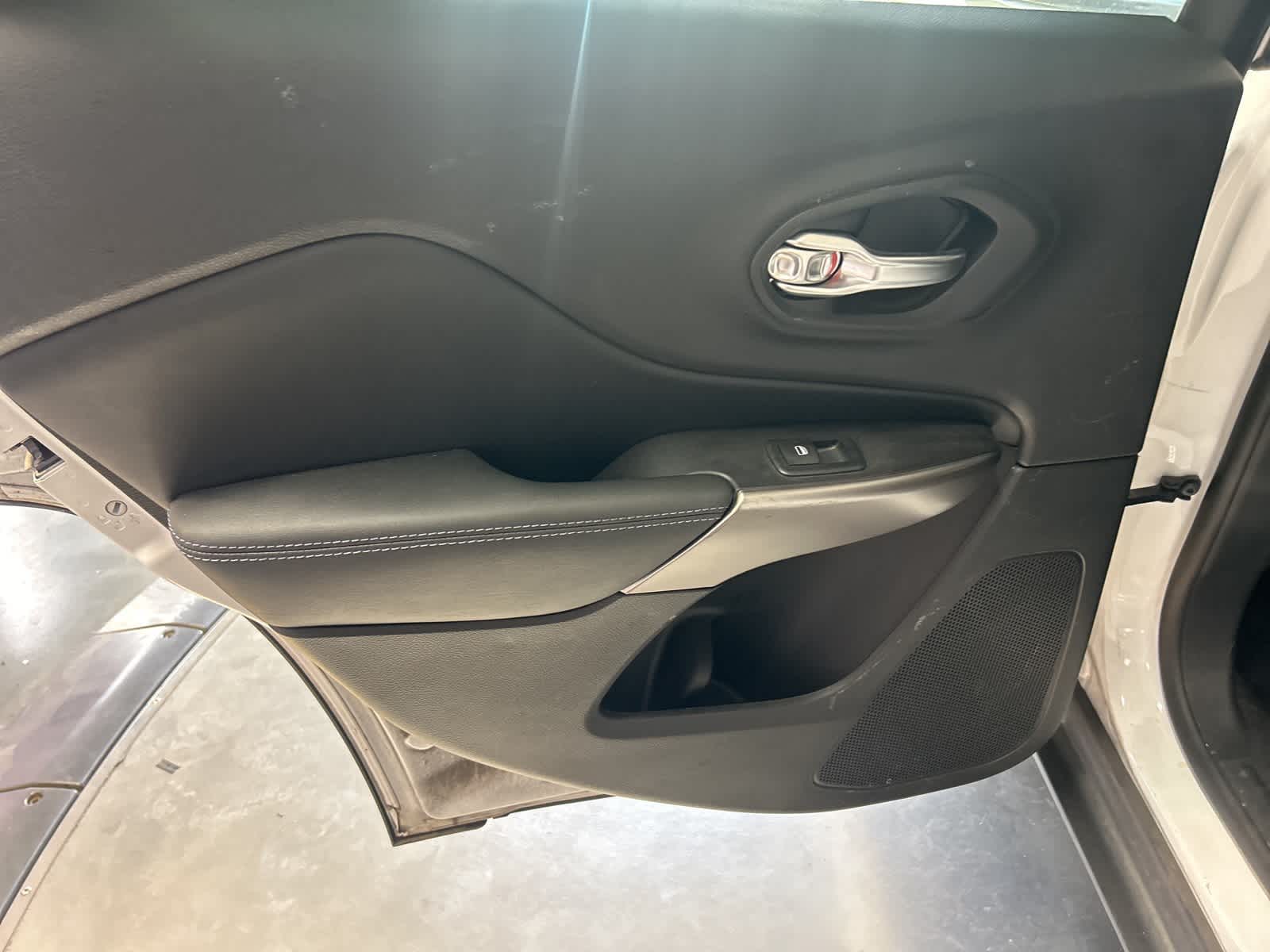 Thumbnail: 2020 Jeep Cherokee - 19