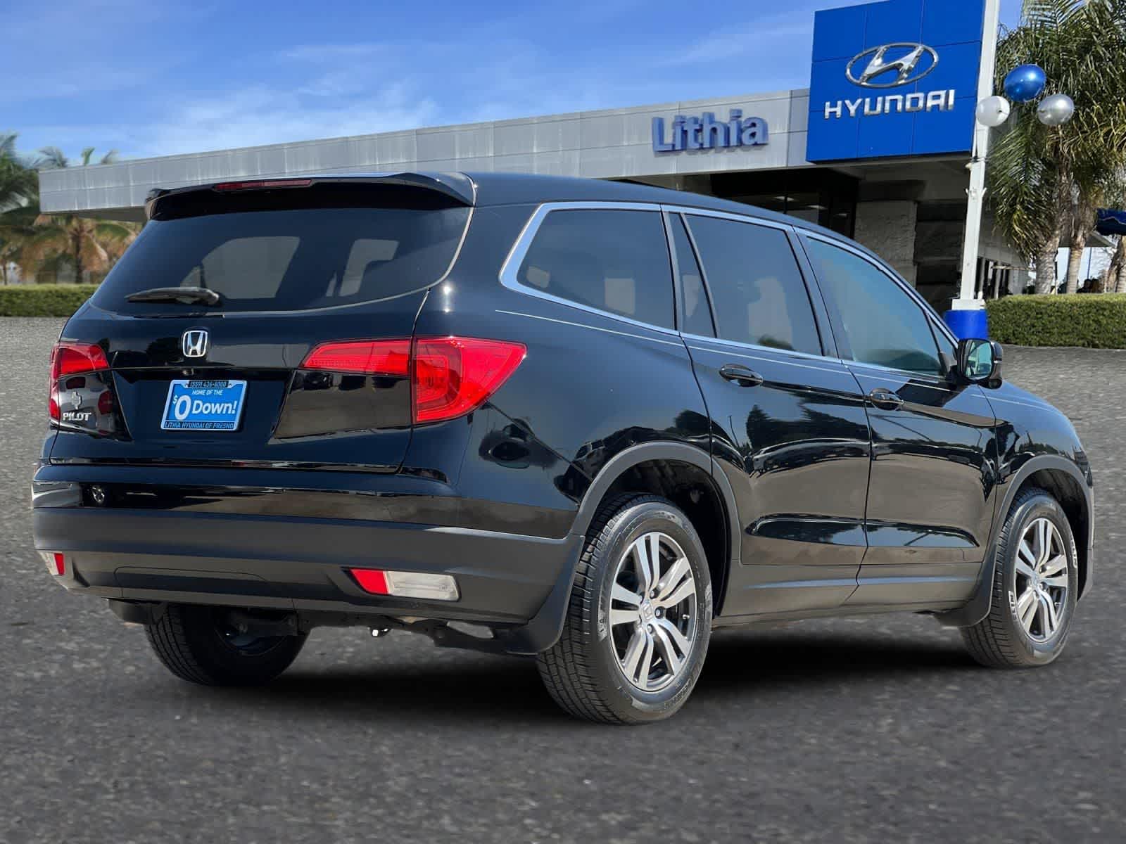 Thumbnail: 2017 Honda Pilot - 3