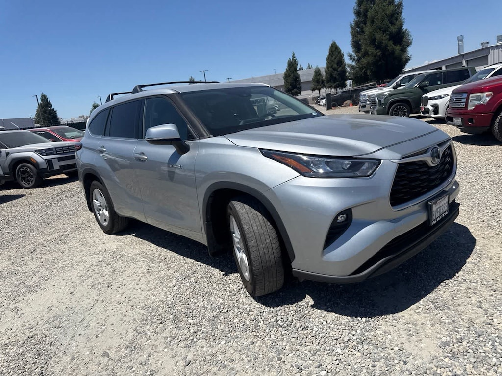 Used 2021 Toyota Highlander Hybrid LE SUV