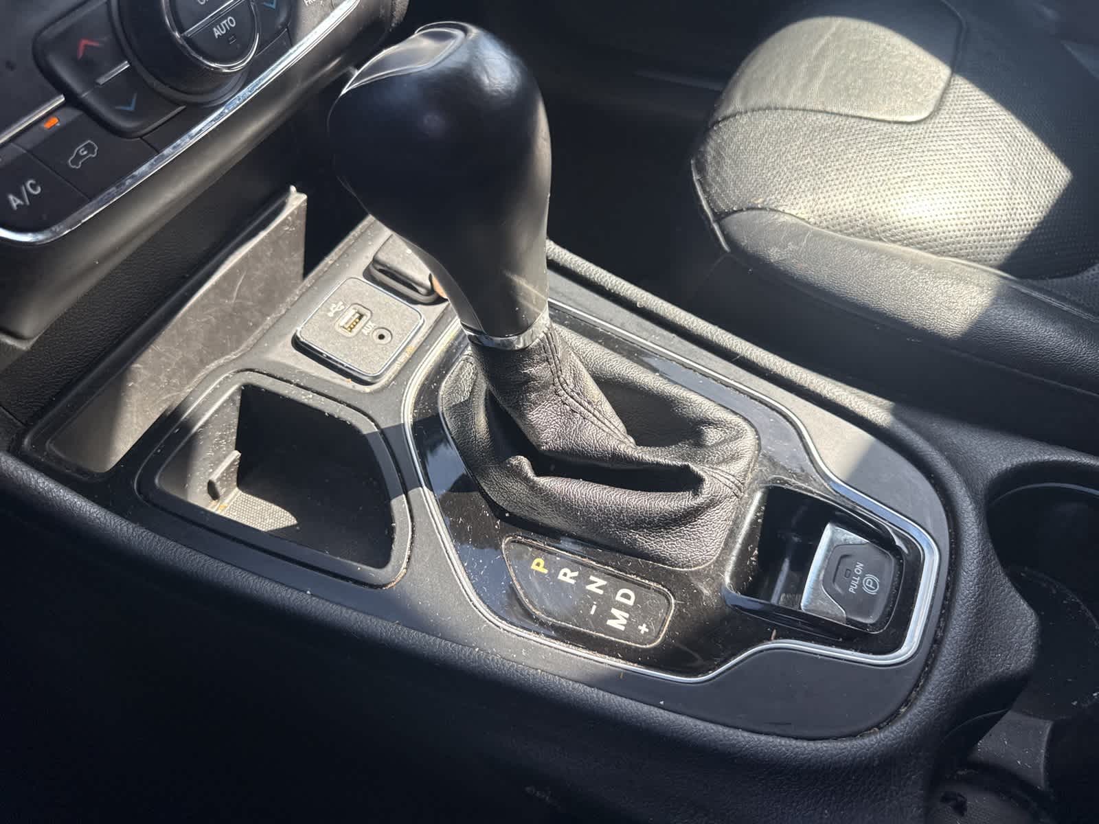 Thumbnail: 2019 Jeep Cherokee - 24