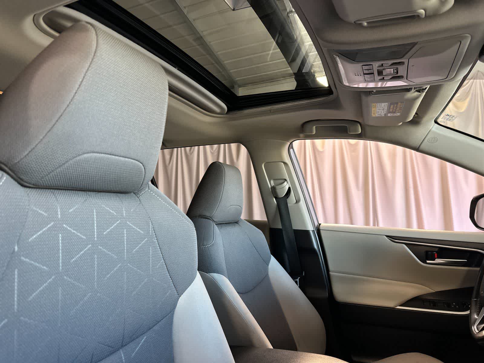 Thumbnail: 2020 Toyota RAV4 - 21