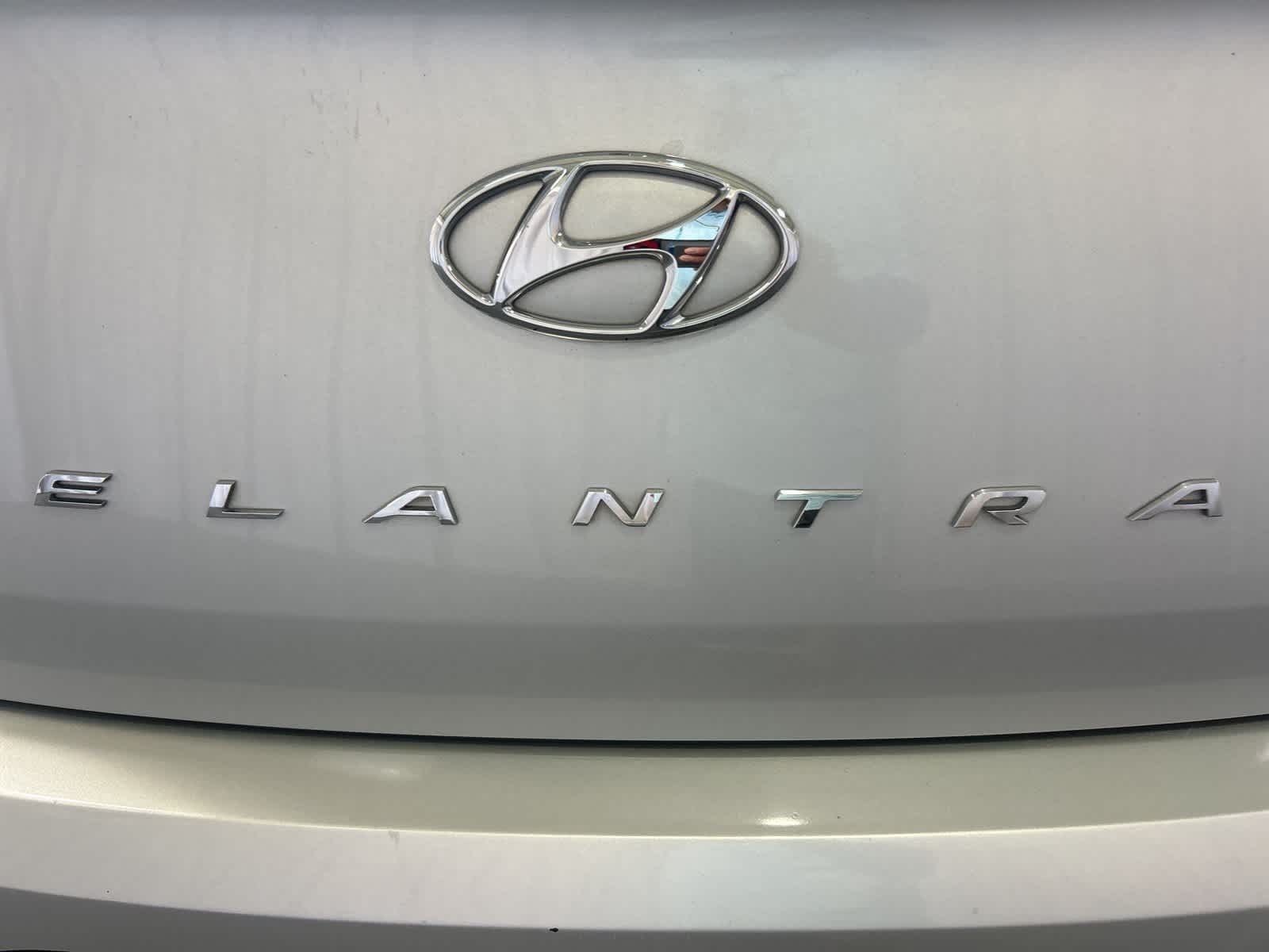 Thumbnail: 2020 Hyundai Elantra - 10