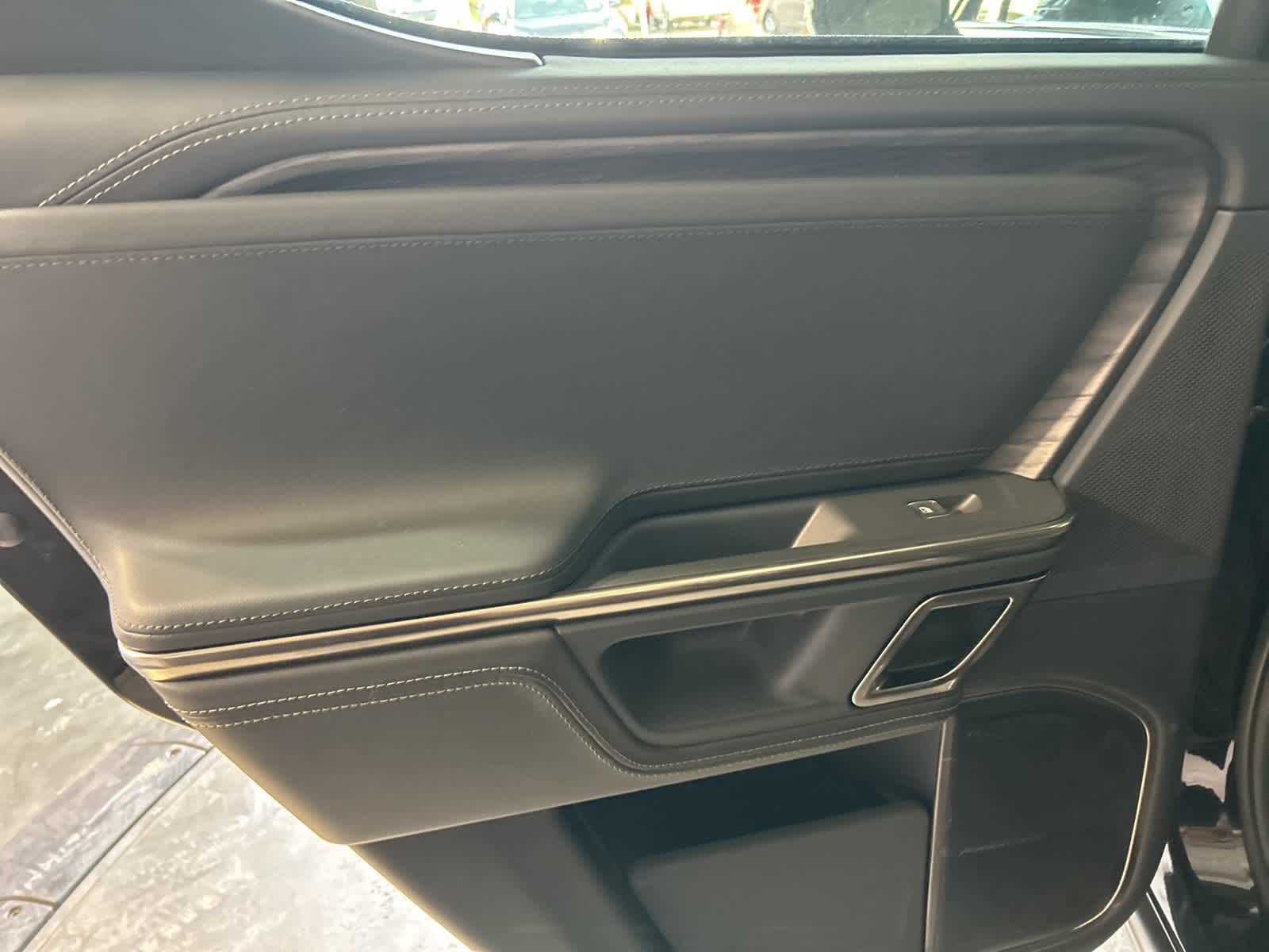 Thumbnail: 2022 Rivian R1T - 18