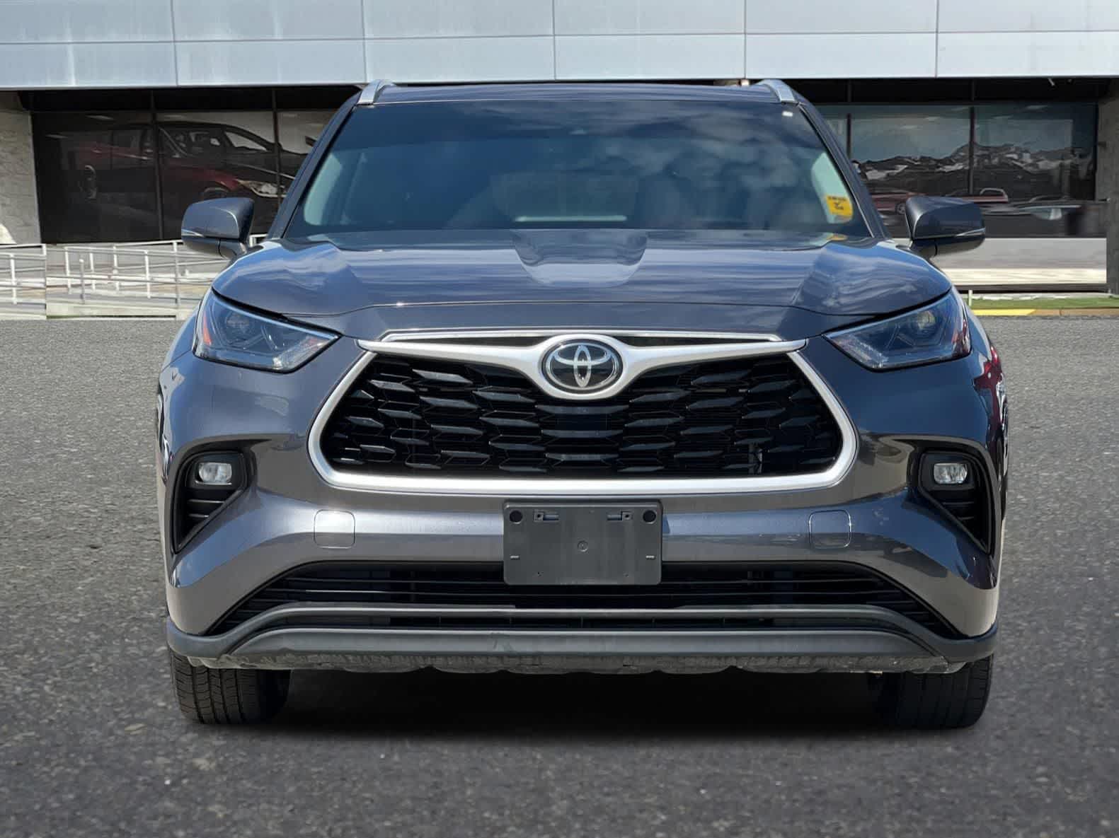 Thumbnail: 2022 Toyota Highlander - 10