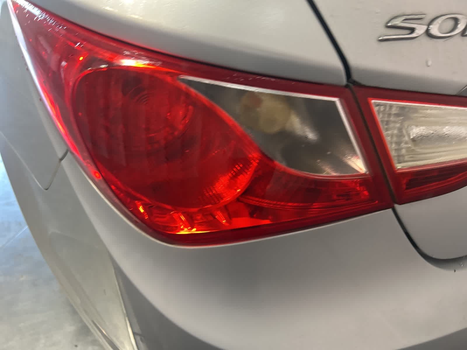Thumbnail: 2011 Hyundai Sonata - 12