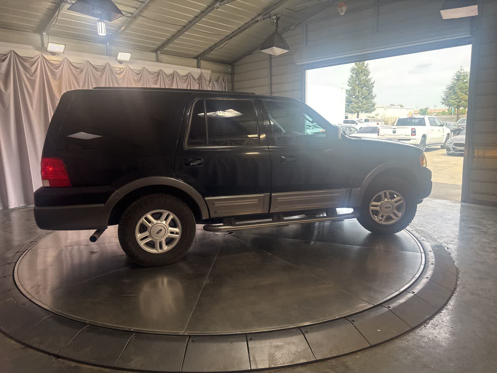 Thumbnail: 2004 Ford Expedition - 4