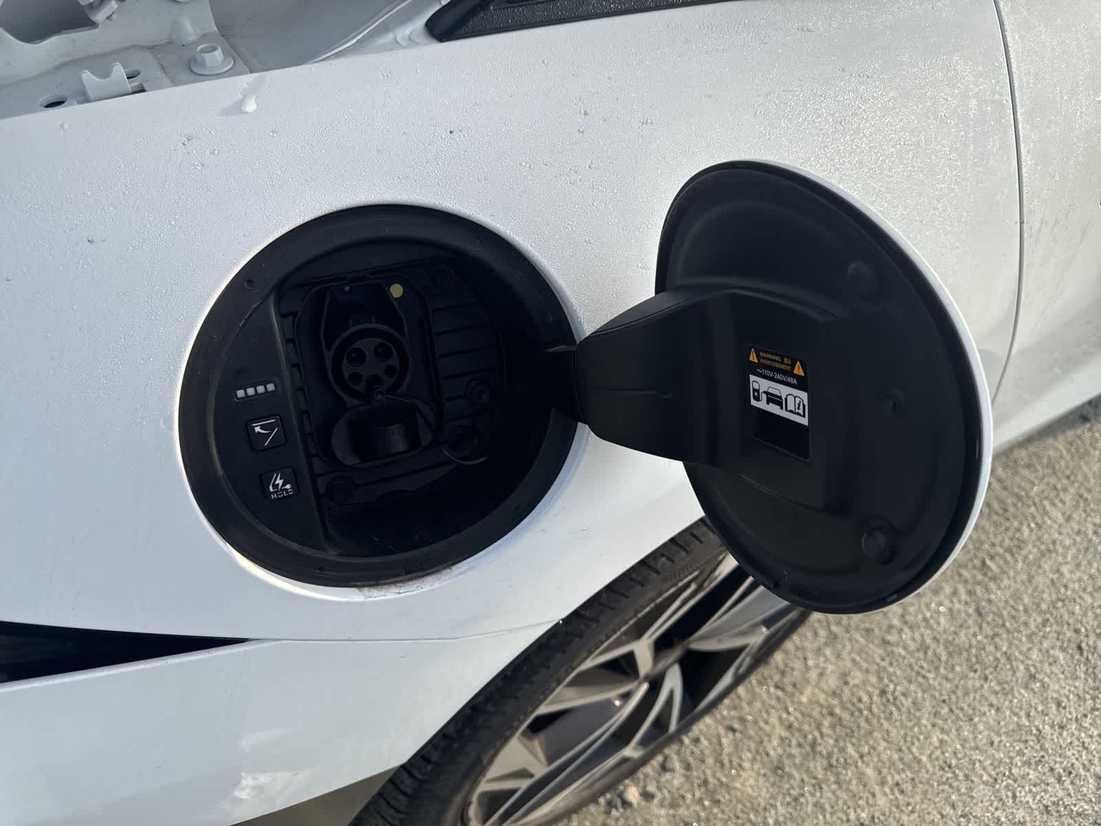 Thumbnail: 2023 Hyundai Ioniq 6 - 13