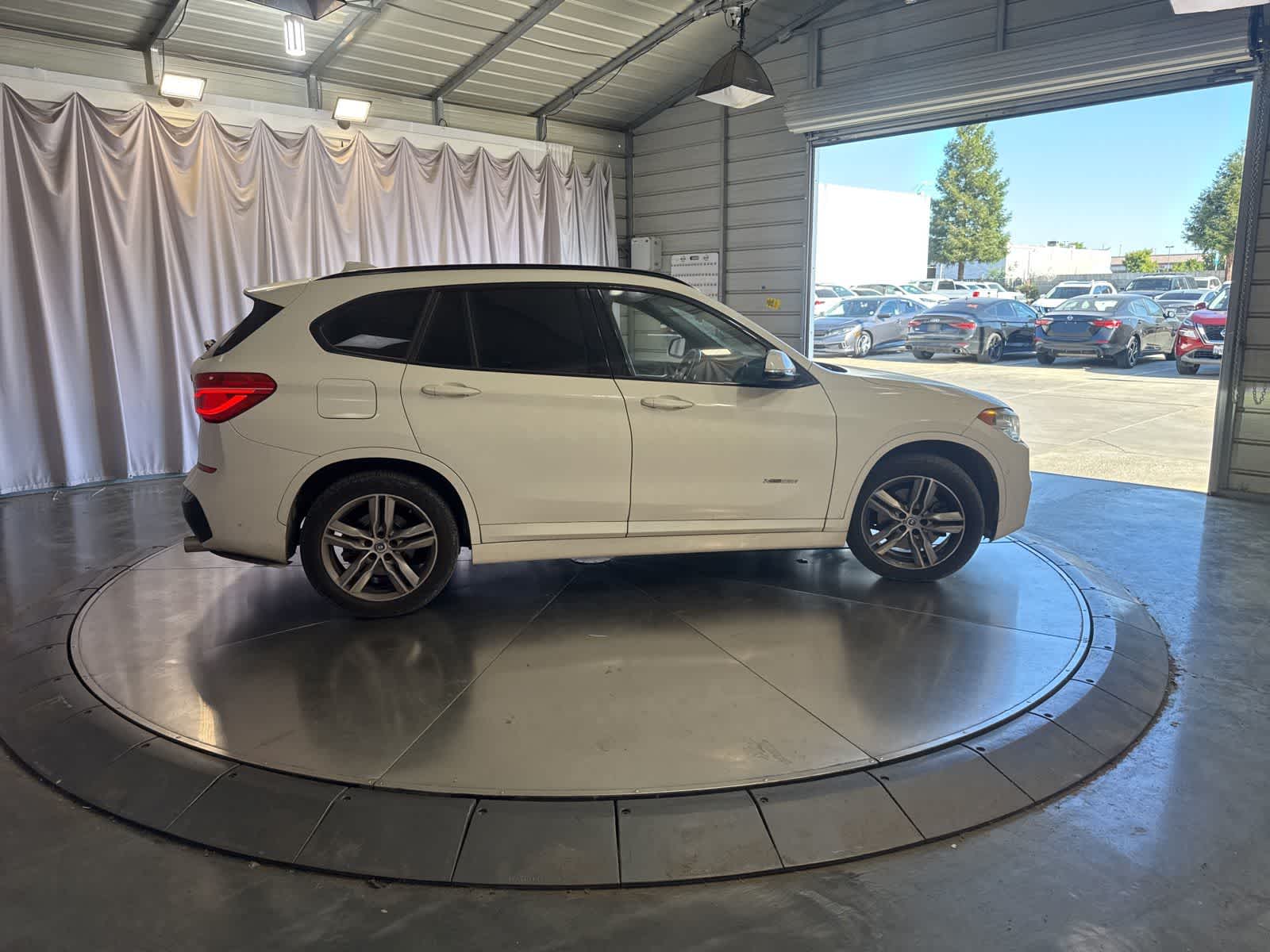 Thumbnail: 2017 BMW X1 - 4