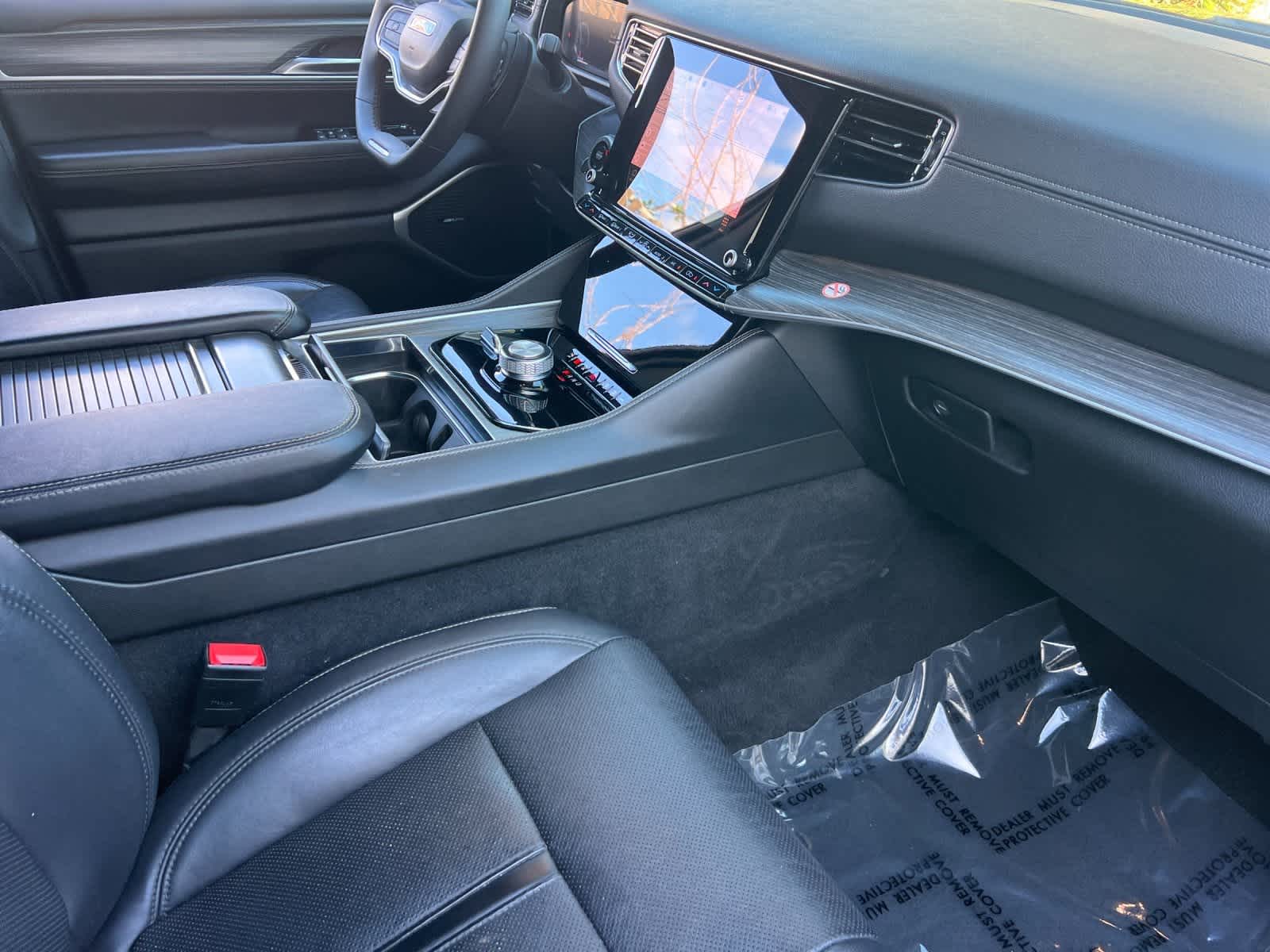 Thumbnail: 2024 Jeep Wagoneer - 17