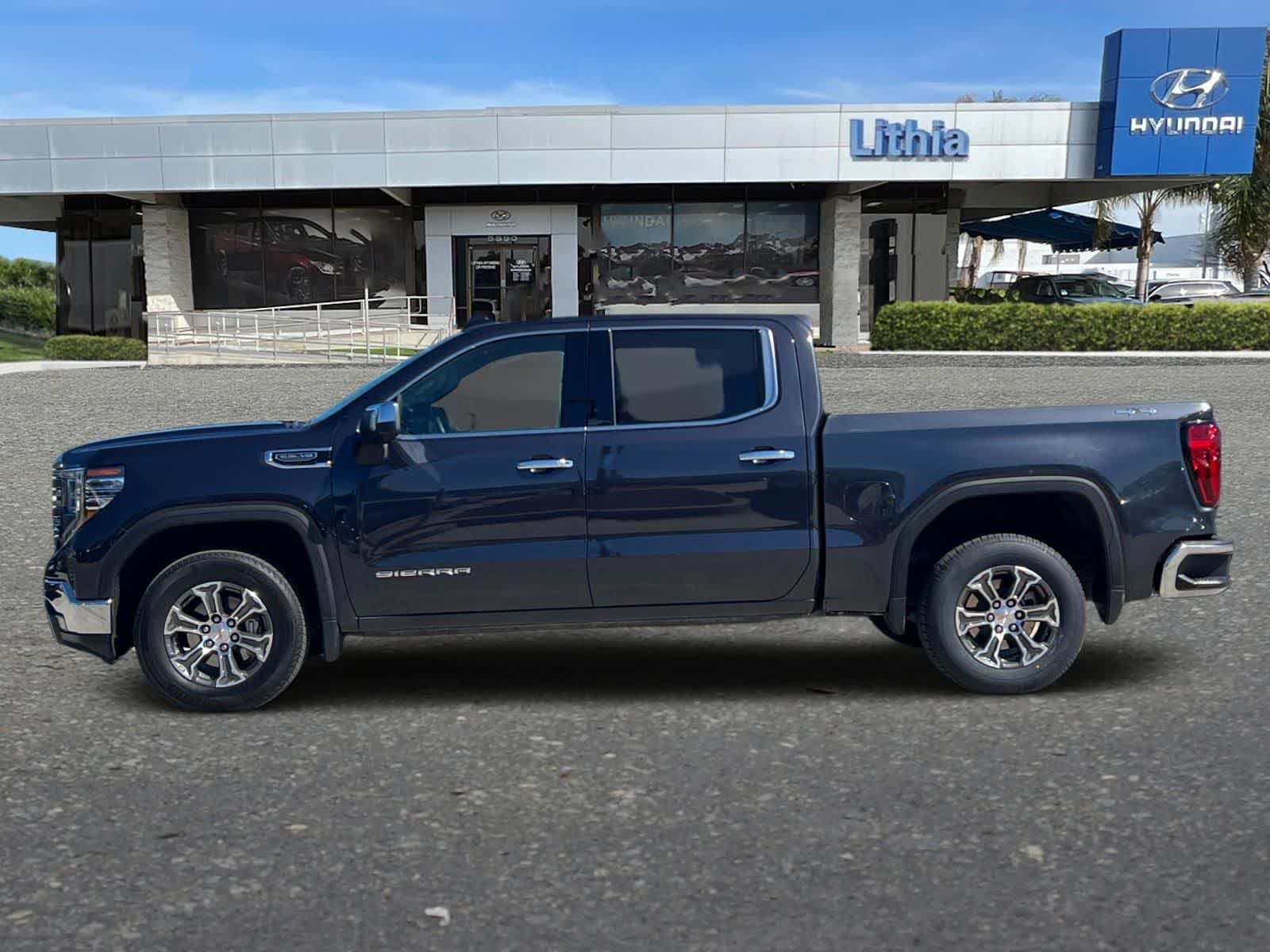 2025 GMC Sierra 1500 SLT photo 5