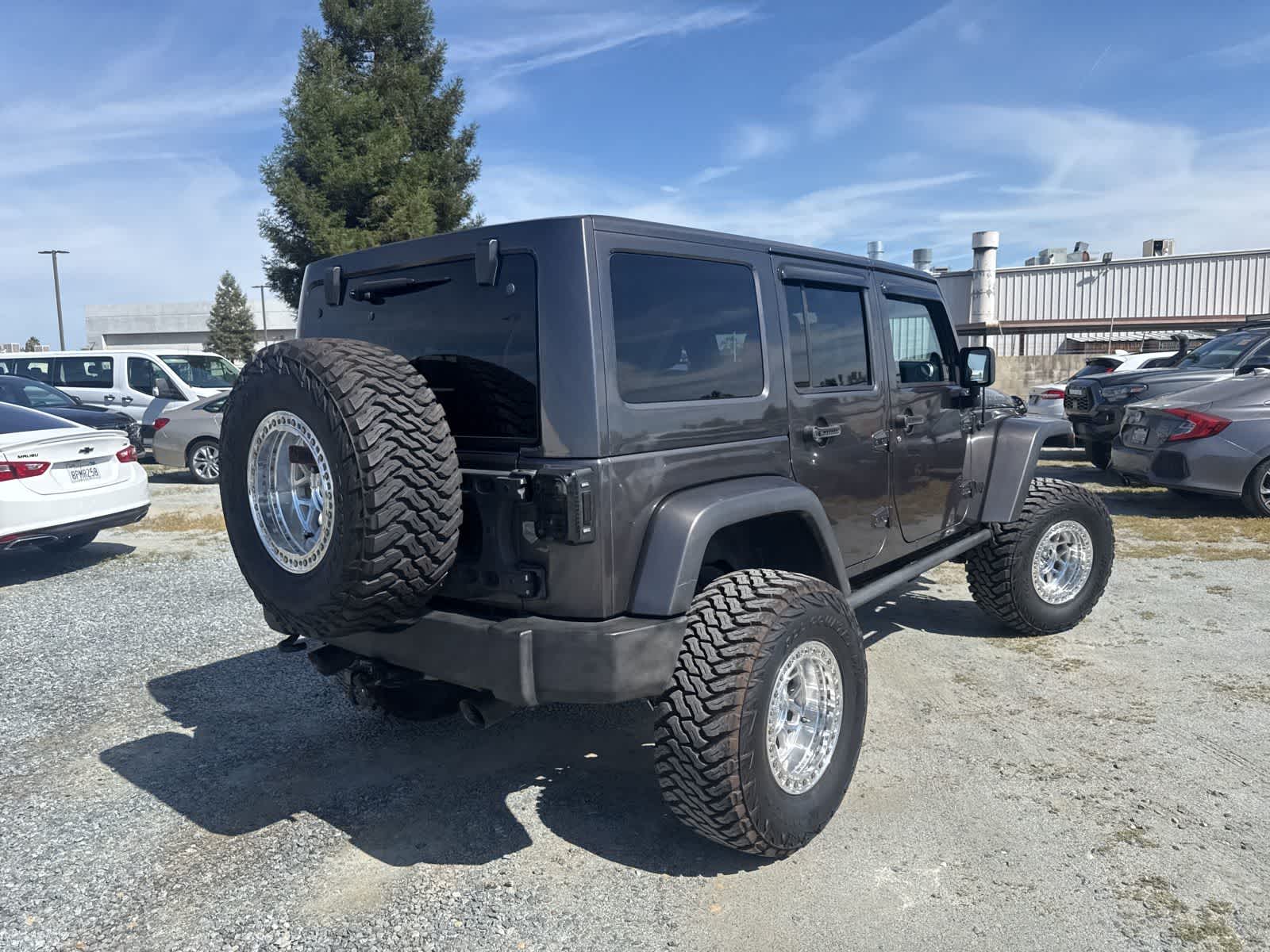 2014 Jeep Wrangler Unlimited Rubicon 4x4 photo 4