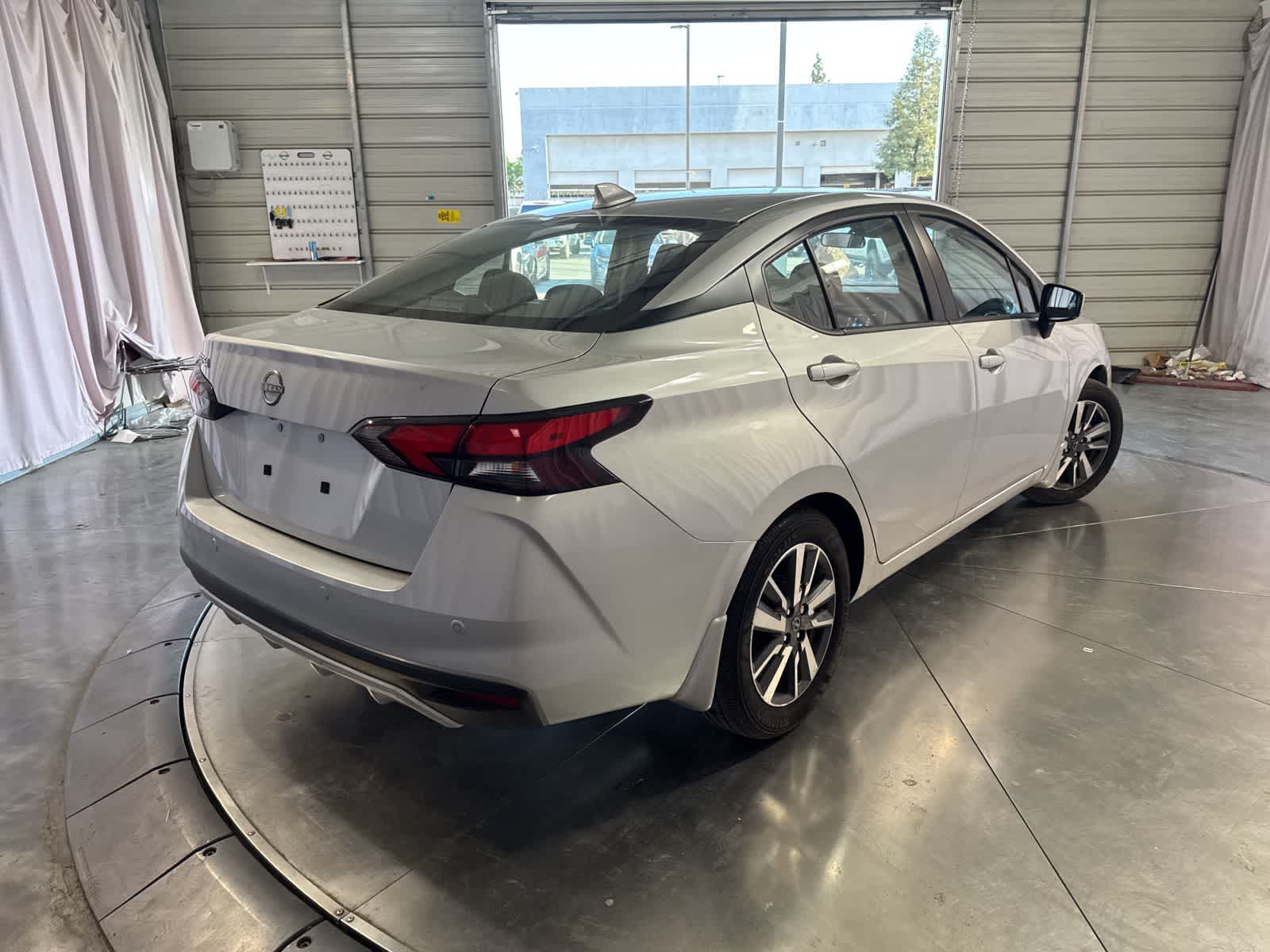 2025 Nissan Versa 1.6 SV photo 4