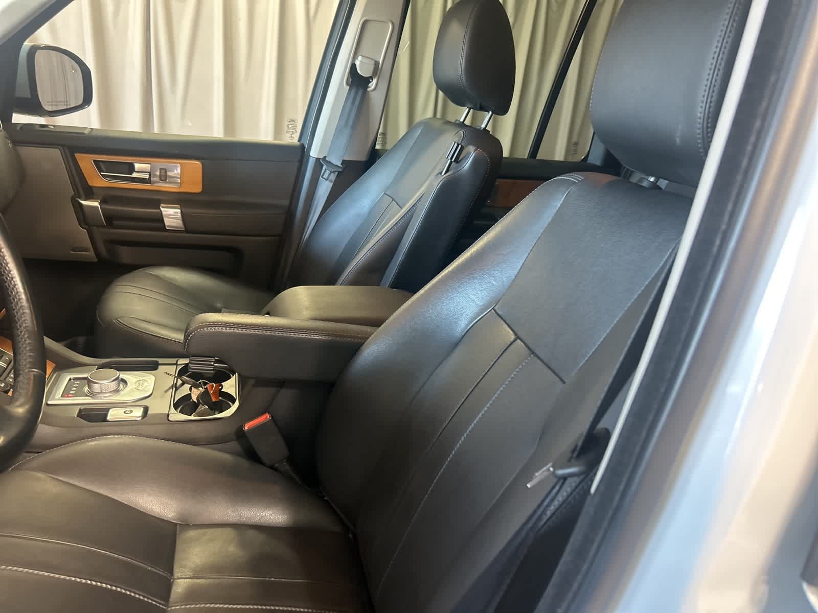 Thumbnail: 2015 Land Rover LR4 - 26