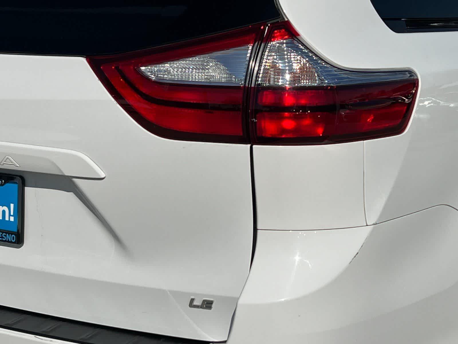 Thumbnail: 2017 Toyota Sienna - 28