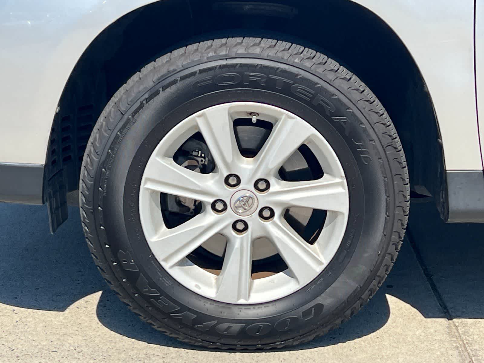 Thumbnail: 2013 Toyota Highlander - 26