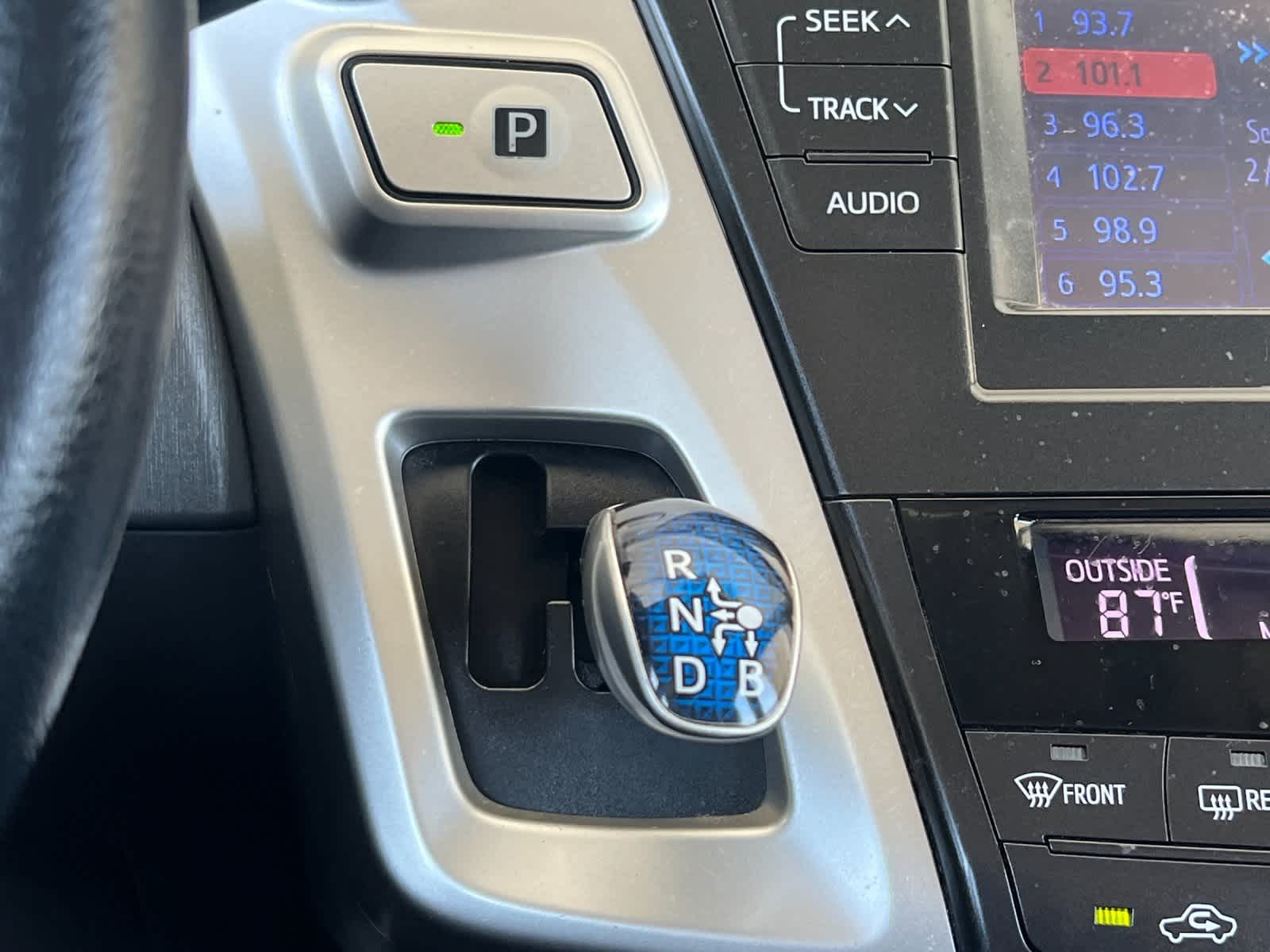Thumbnail: 2014 Toyota Prius v - 21