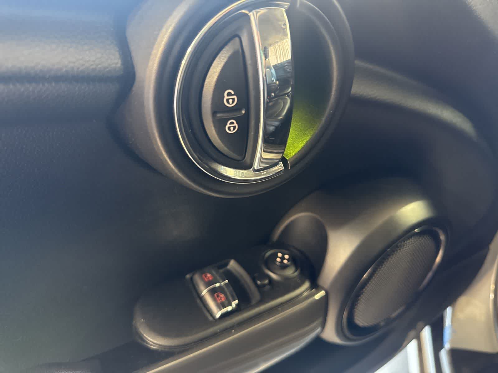 Thumbnail: 2016 MINI Cooper Hardtop - 15