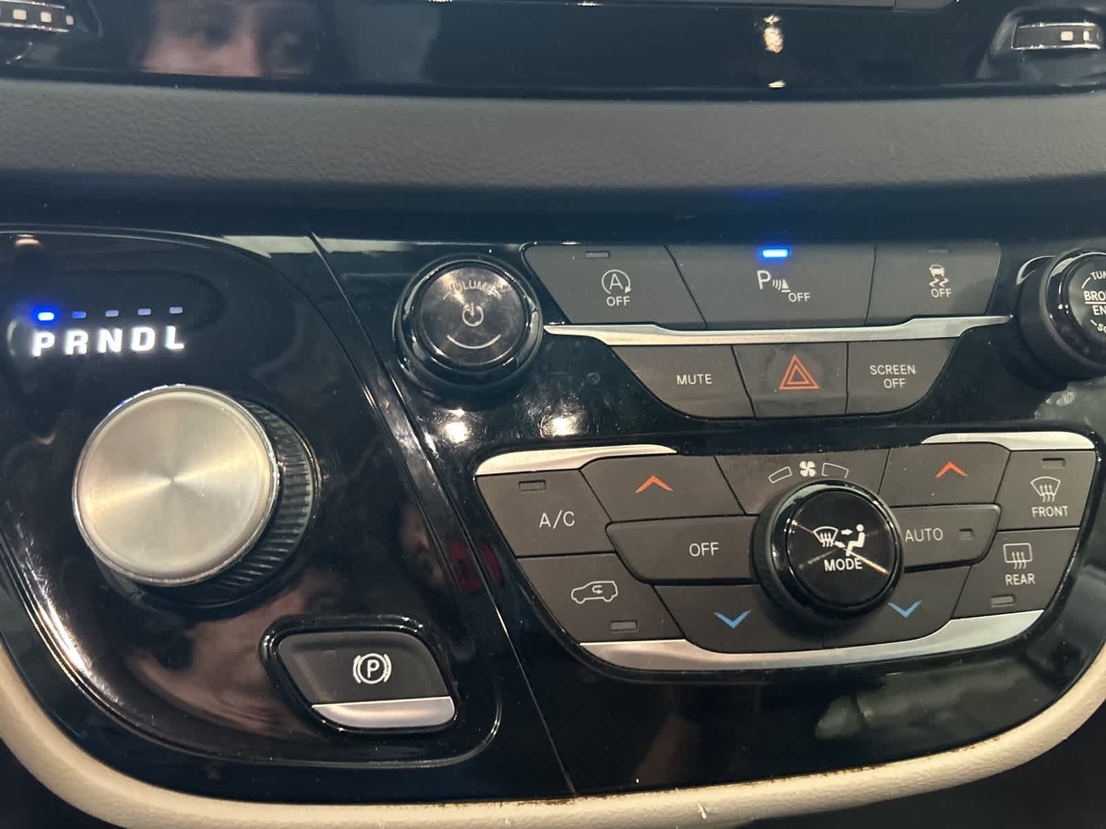 Thumbnail: 2020 Chrysler Pacifica - 26