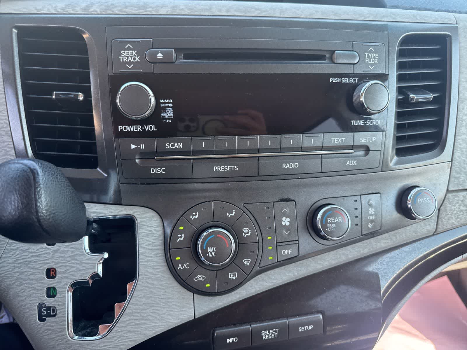 Thumbnail: 2012 Toyota Sienna - 26