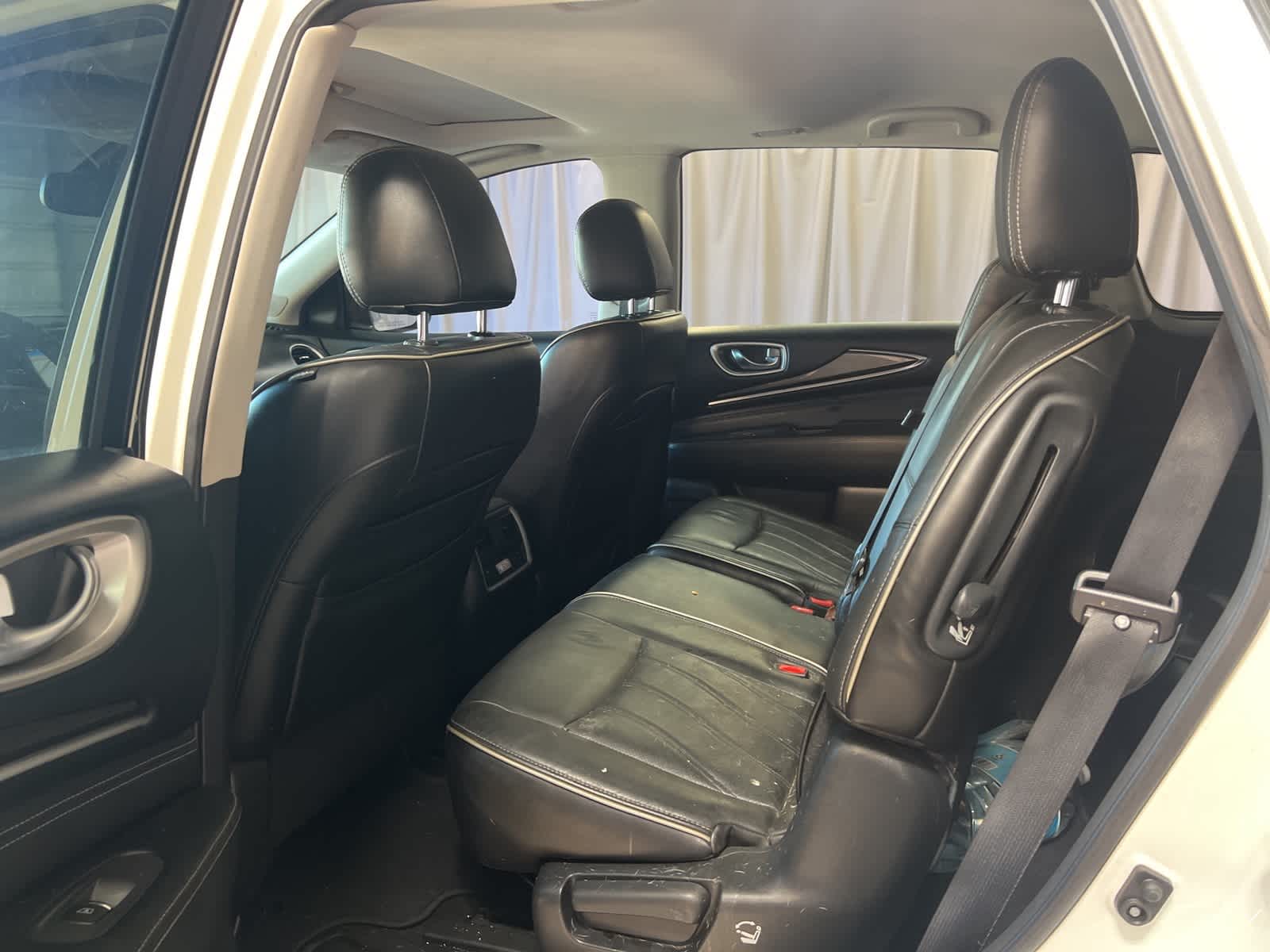 Thumbnail: 2017 INFINITI QX60 - 33