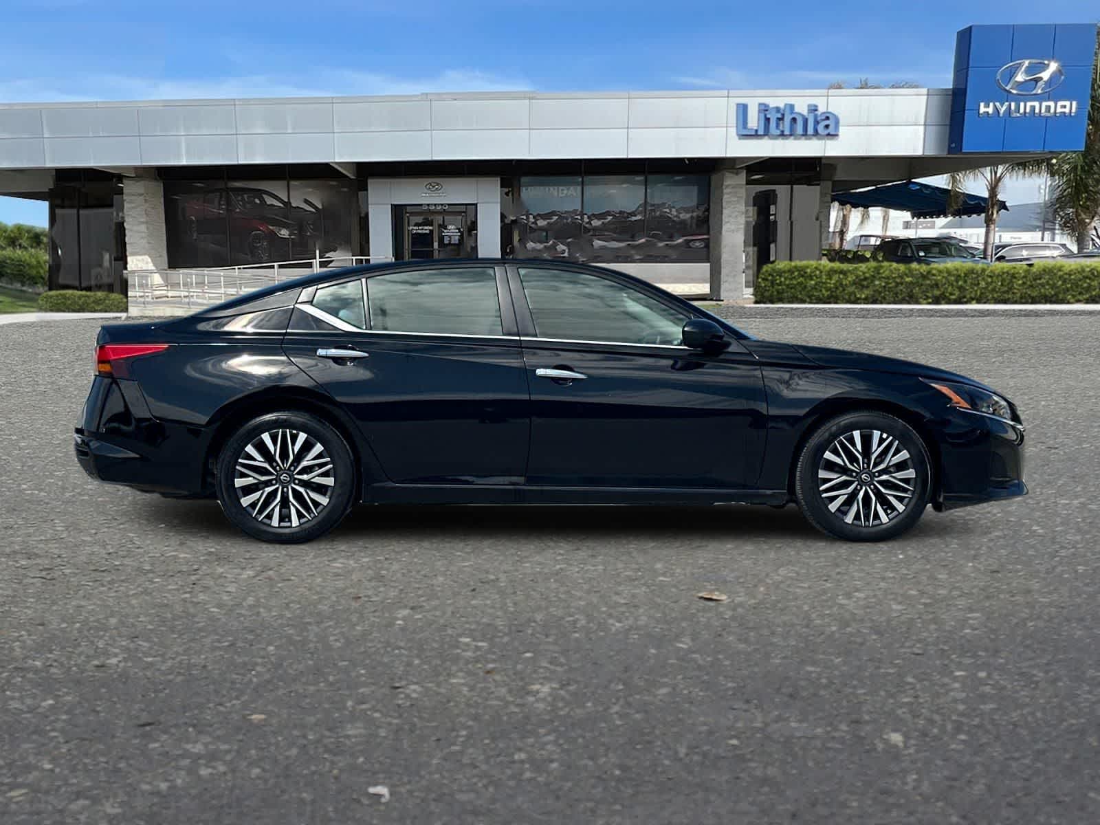 Thumbnail: 2025 Nissan Altima - 9