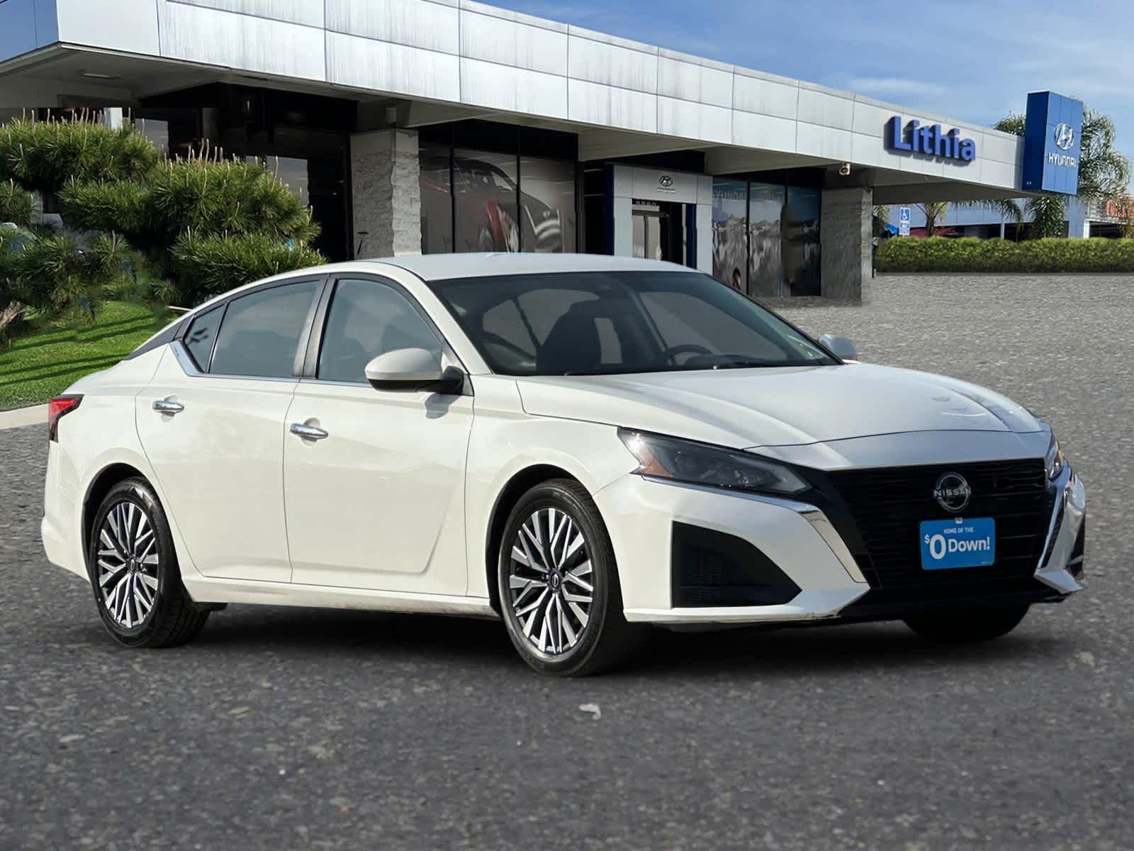 Thumbnail: 2023 Nissan Altima - 10