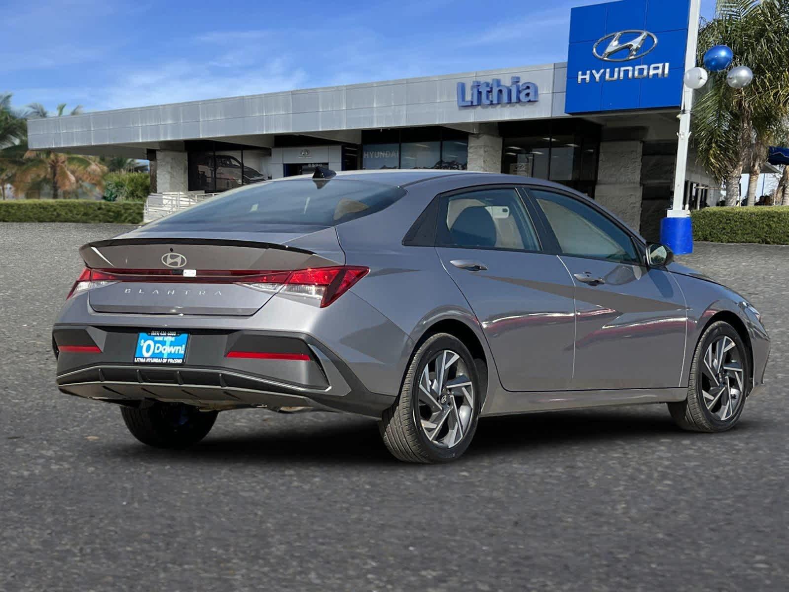 2025 Hyundai Elantra SEL Sport photo 2