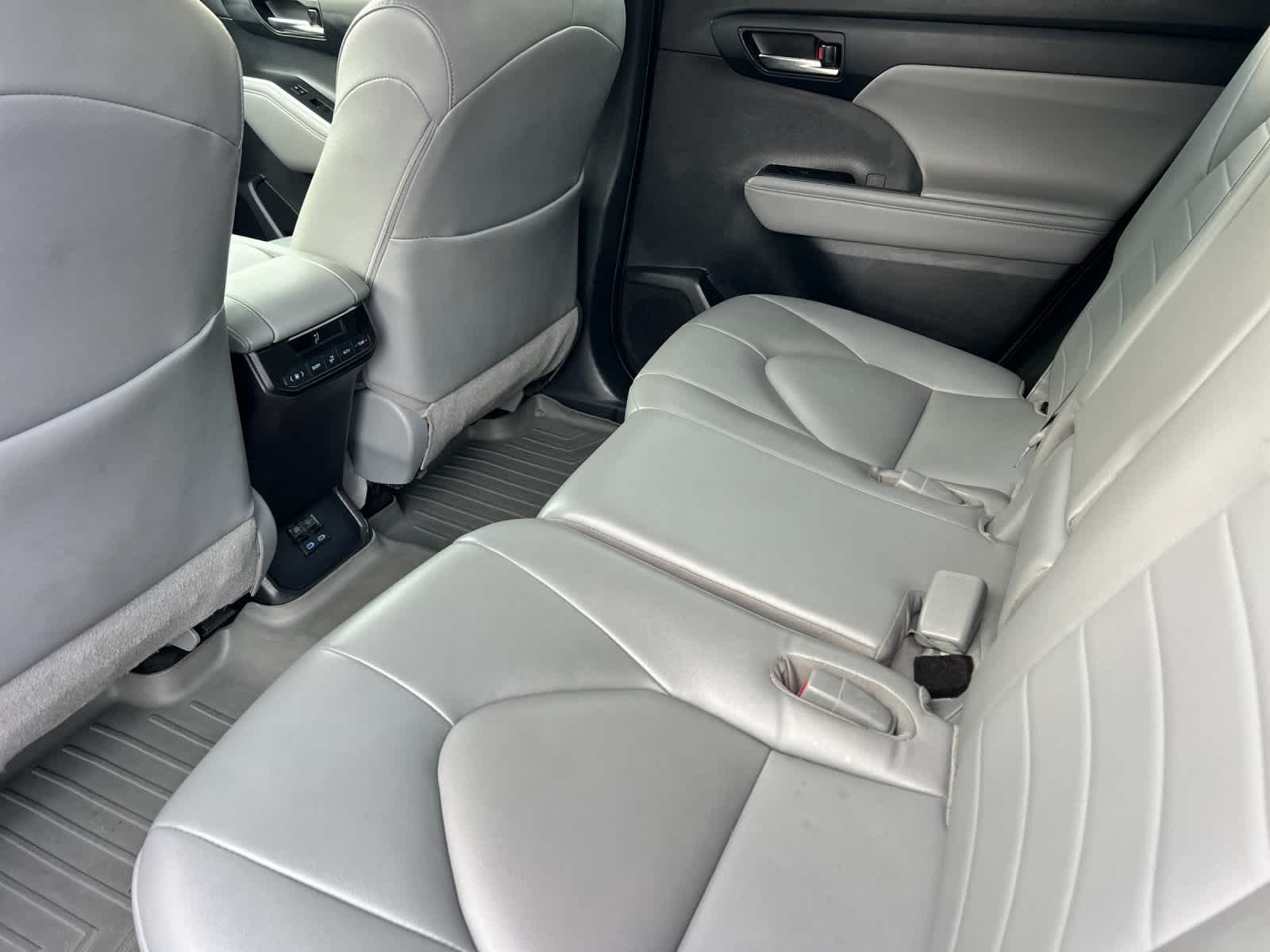 Thumbnail: 2022 Toyota Highlander - 4