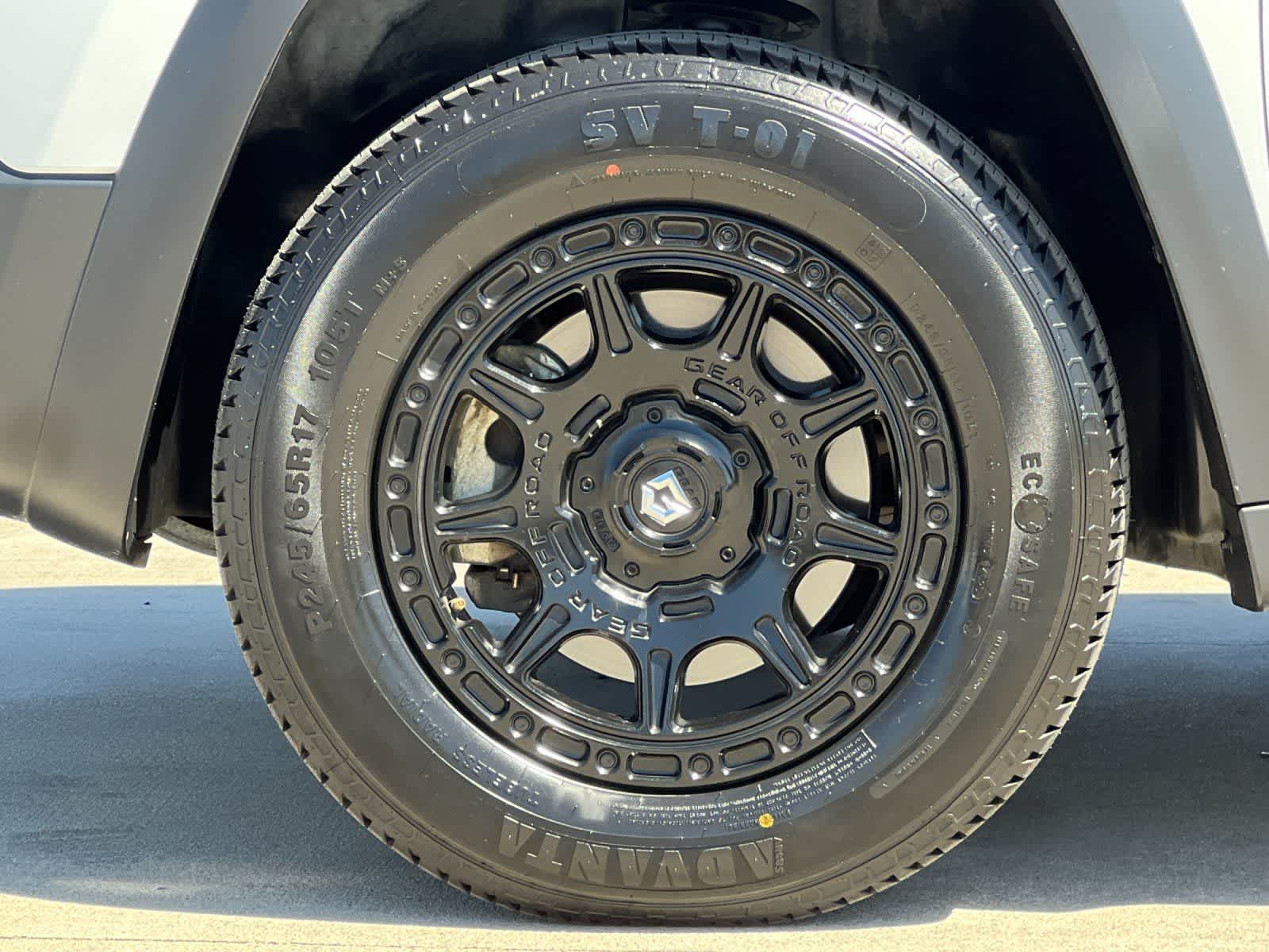 Thumbnail: 2017 Jeep Cherokee - 27