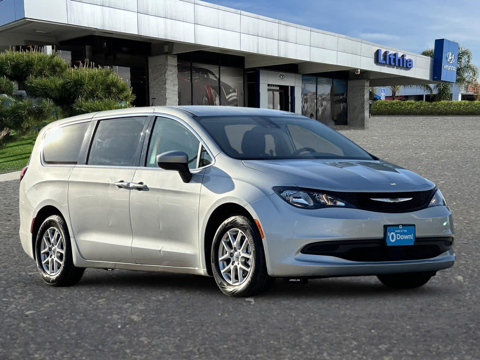 Thumbnail: 2023 Chrysler Voyager - 9