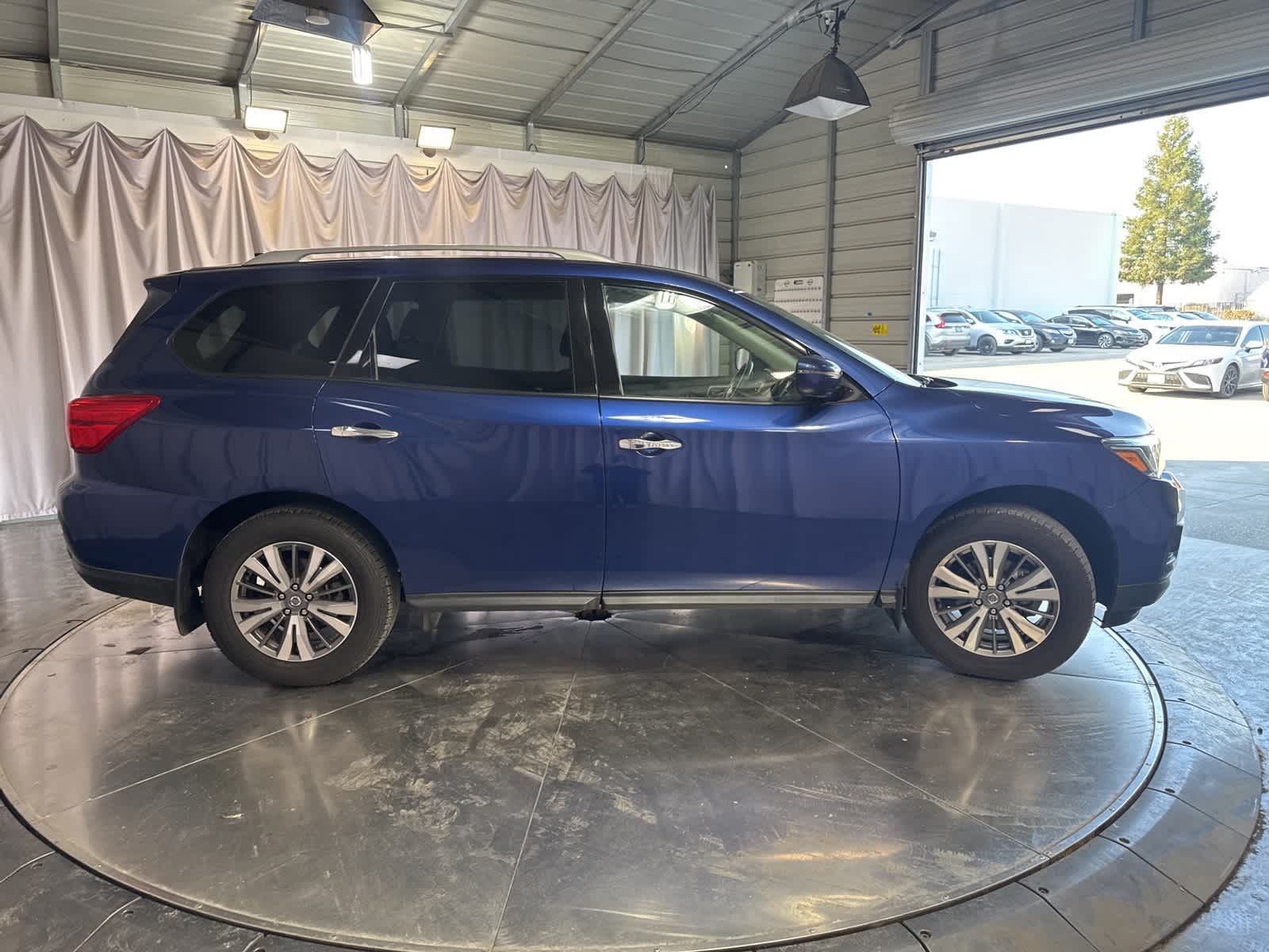 Thumbnail: 2020 Nissan Pathfinder - 3