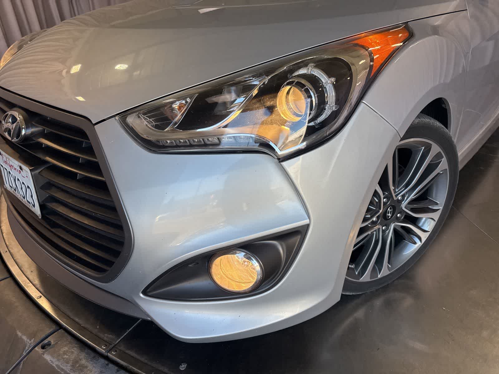 Thumbnail: 2016 Hyundai Veloster - 9