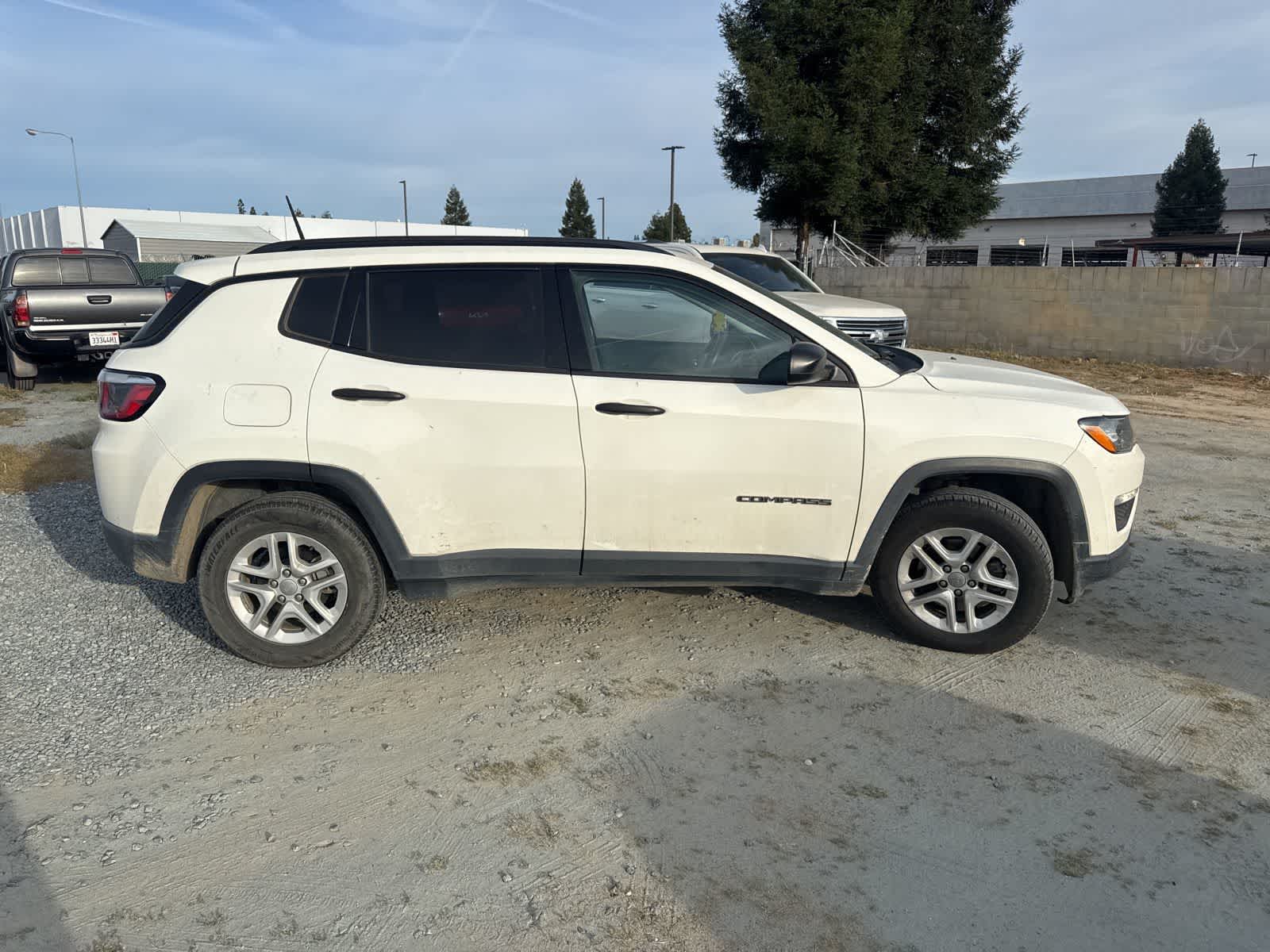 2018 Jeep Compass Sport FWD photo 2