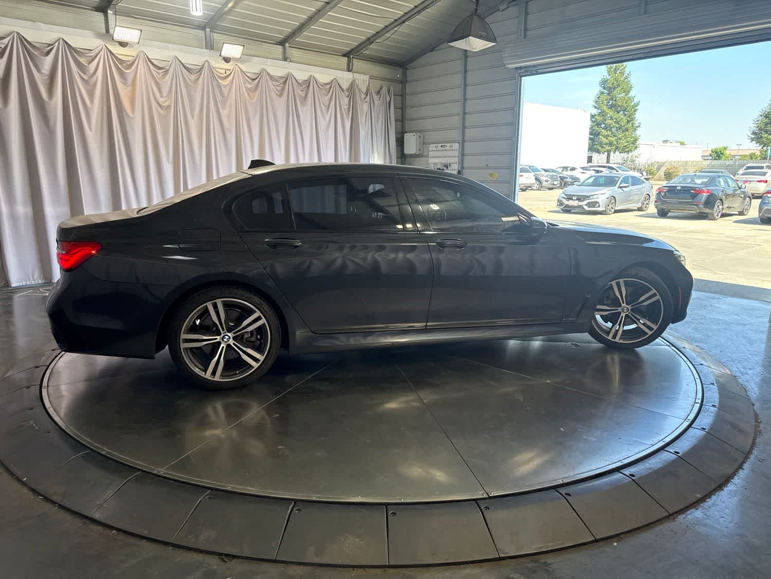 Thumbnail: 2019 BMW 7 Series - 4