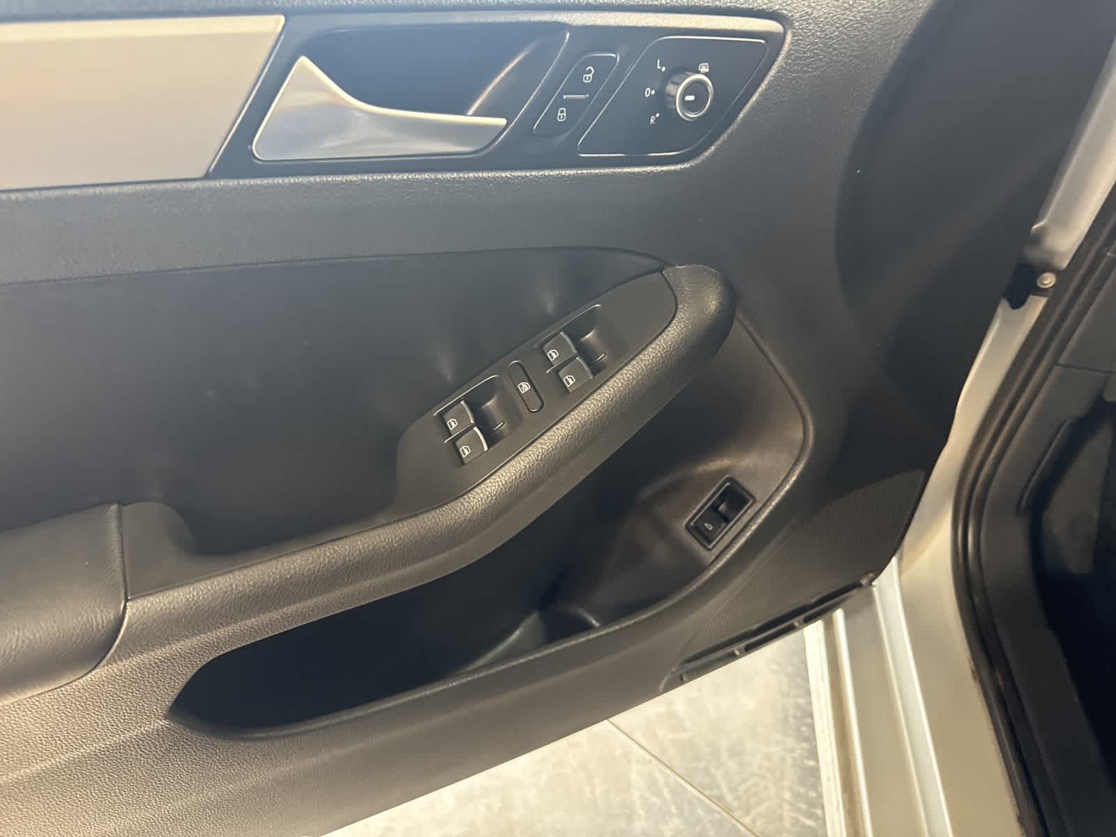 Thumbnail: 2014 Volkswagen Jetta - 17