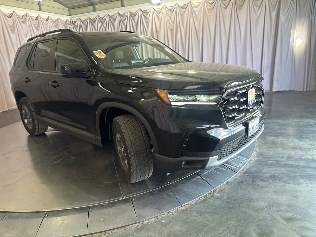 Used 2024 Honda Pilot TrailSport SUV