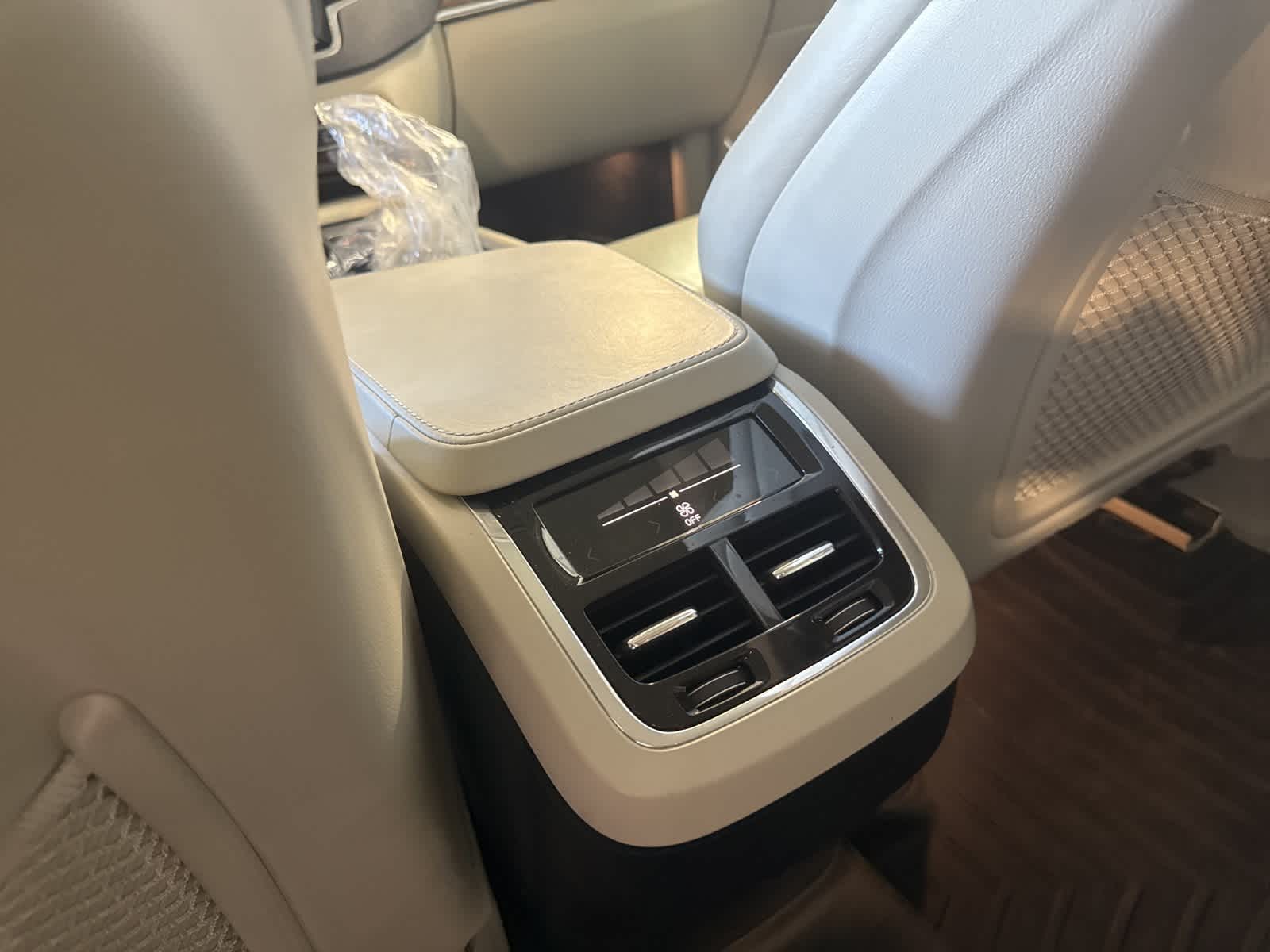 Thumbnail: 2016 Volvo XC90 - 19