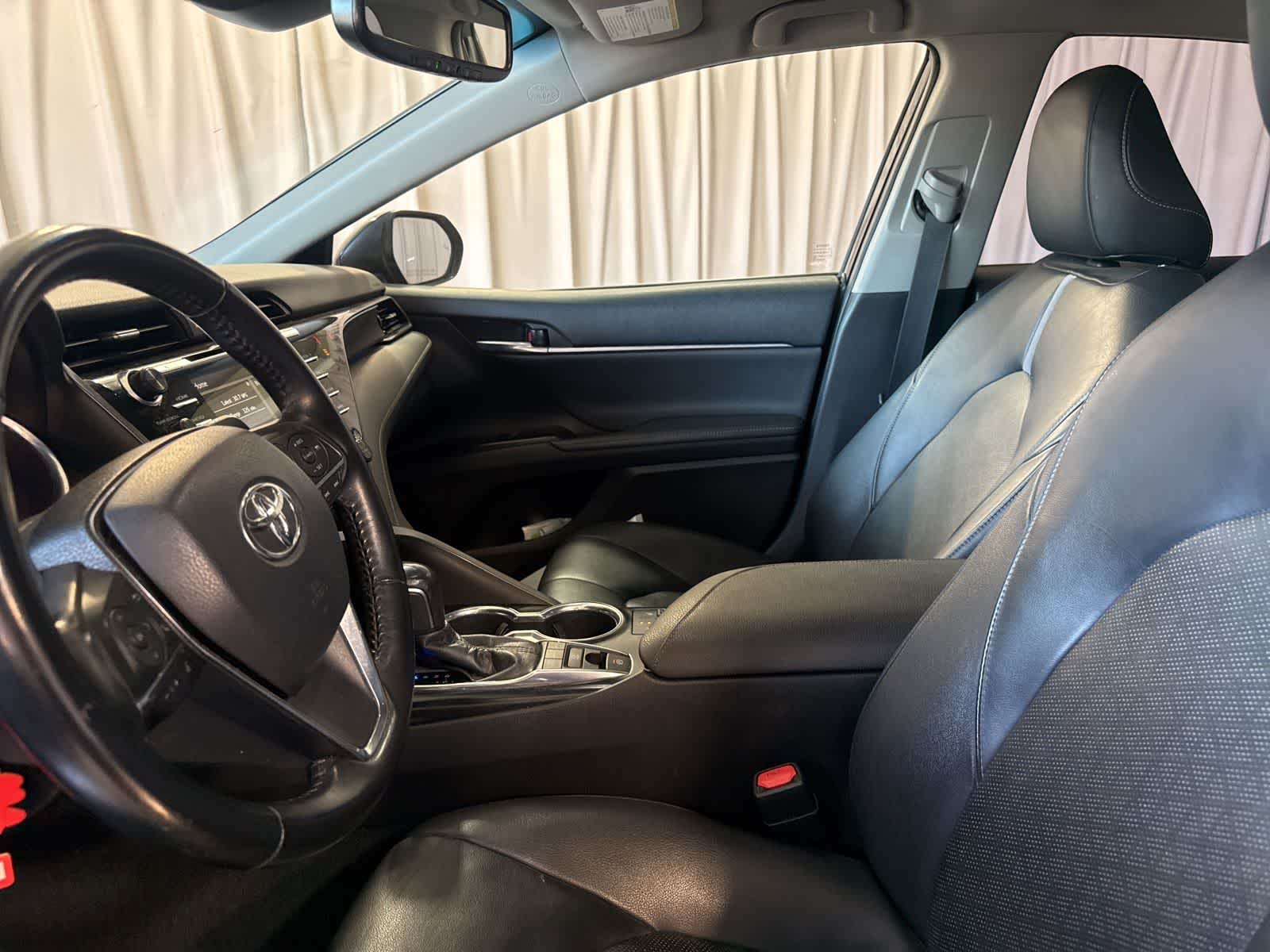 Thumbnail: 2019 Toyota Camry - 18