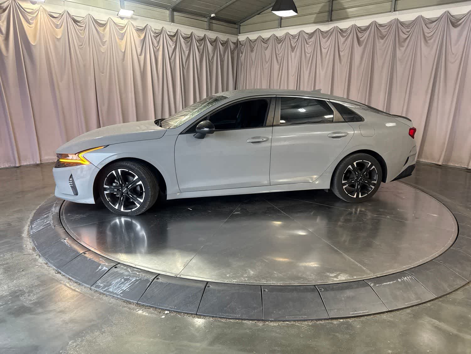 2022 Kia K5 GT-Line photo 3