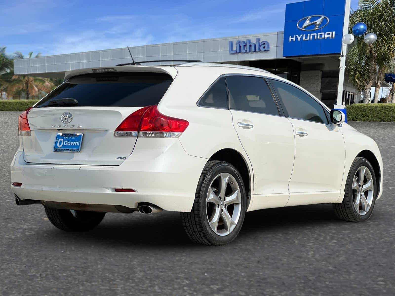 Thumbnail: 2011 Toyota Venza - 3