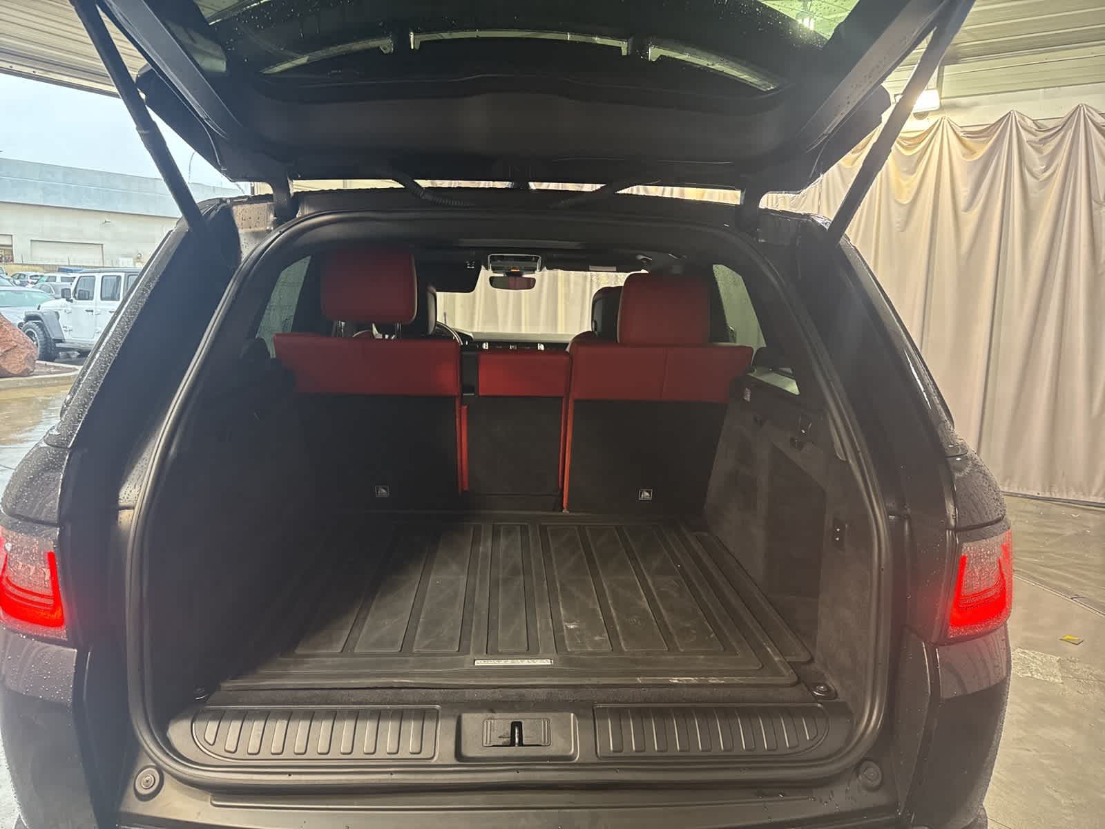 Thumbnail: 2020 Land Rover Range Rover Sport - 11